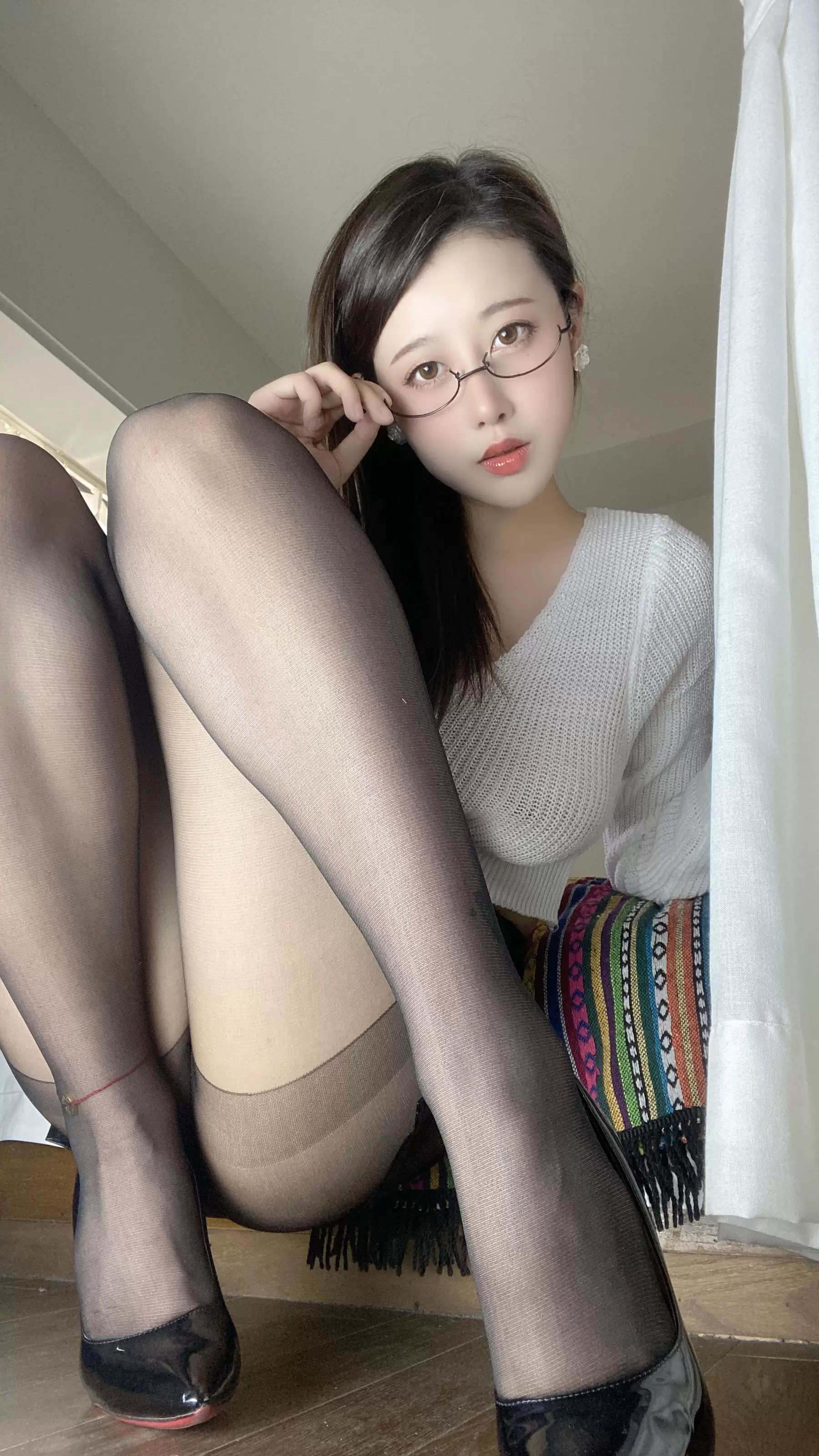 萌妹子Coser摇摇乐yoyo fantia 22年1月会员合集 黑丝OL诱惑 [108P] - 秀人网免费无水印在线套图写真