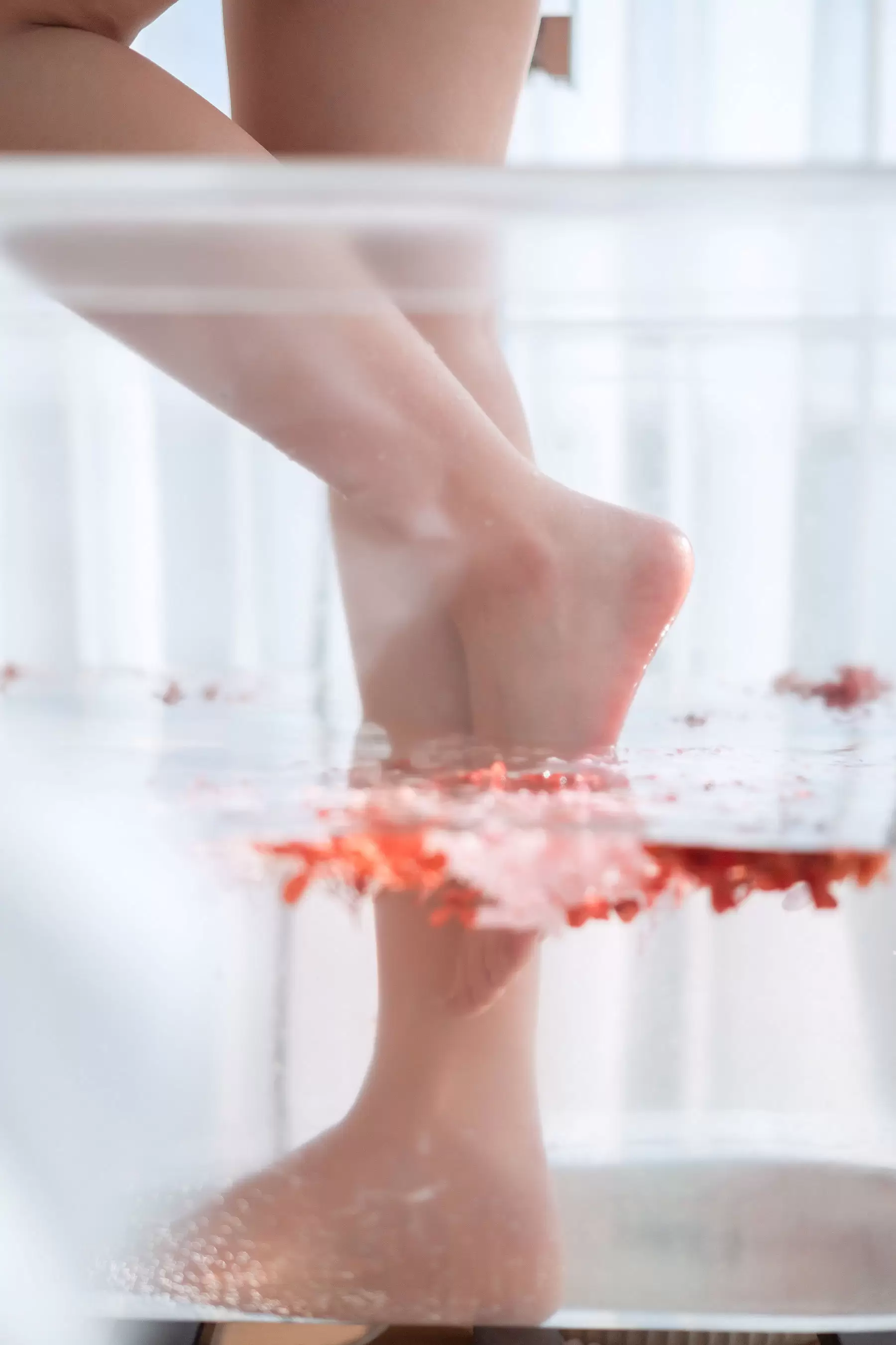 微博福利姬镜酱 私奔之泳衣 [61P] - 秀人网免费无水印在线套图写真