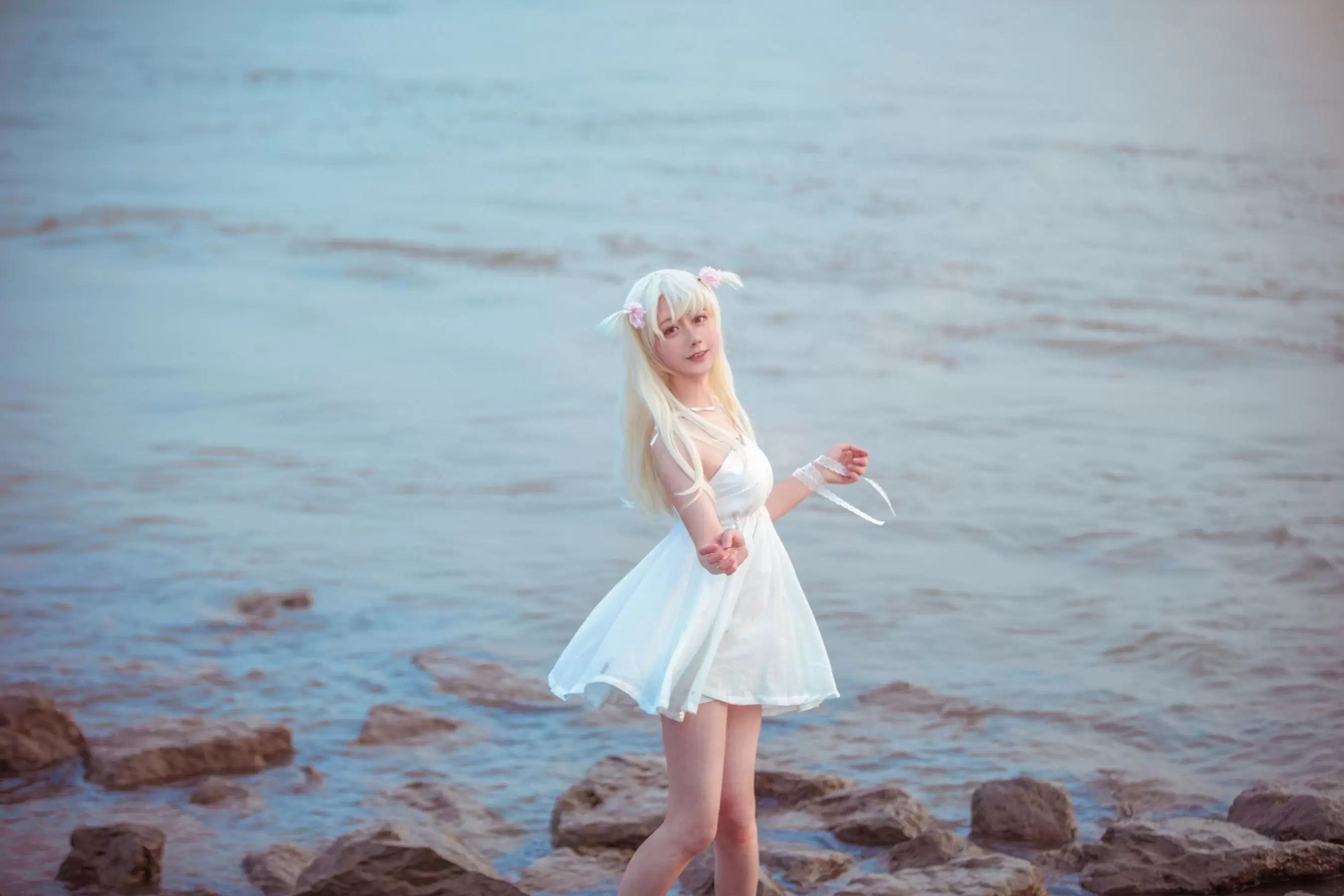 动漫博主弦音sic – 伊莉雅 白裙 [9P] - 秀人网免费无水印在线套图写真