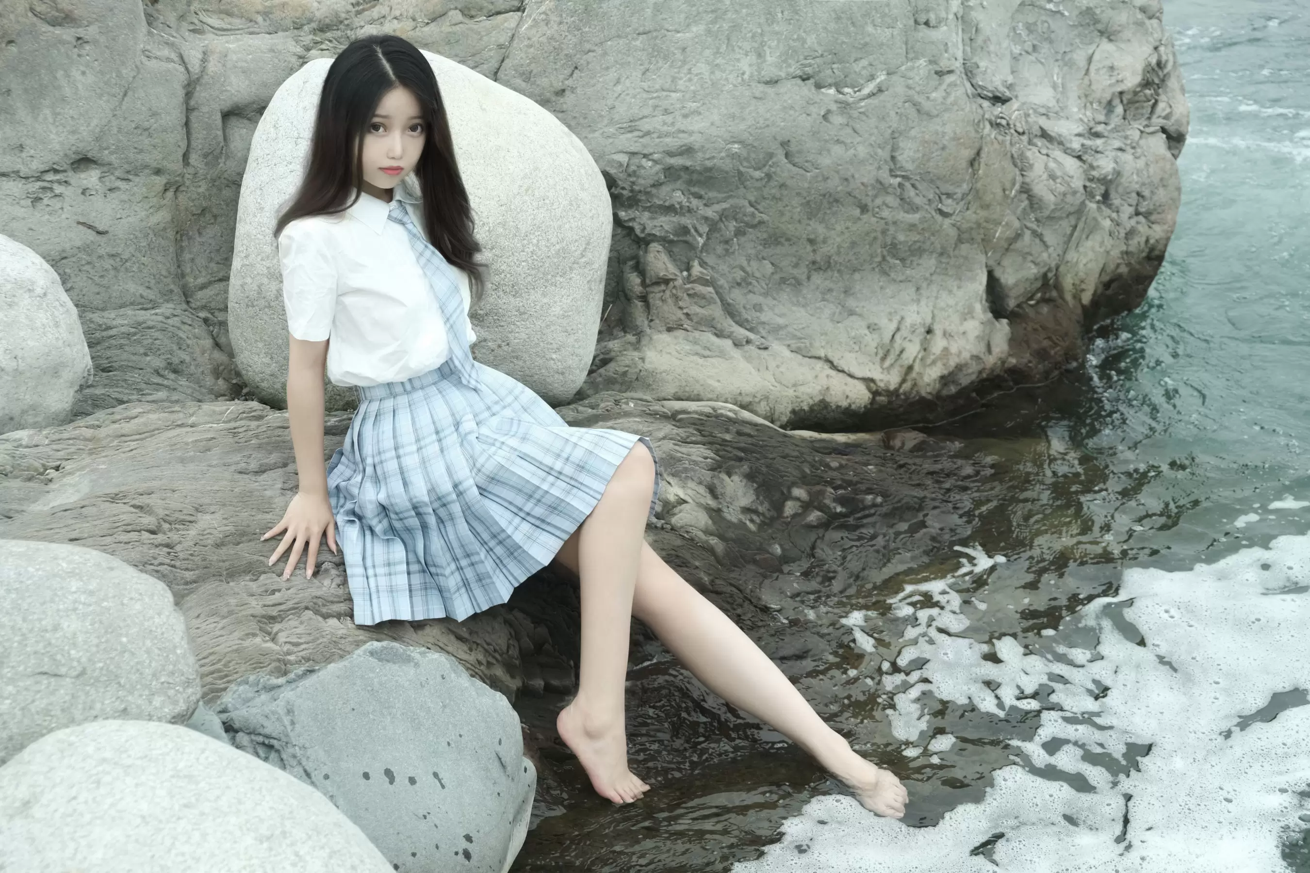 eloise软软 – 河边JK [34P] - 秀人网免费无水印在线套图写真