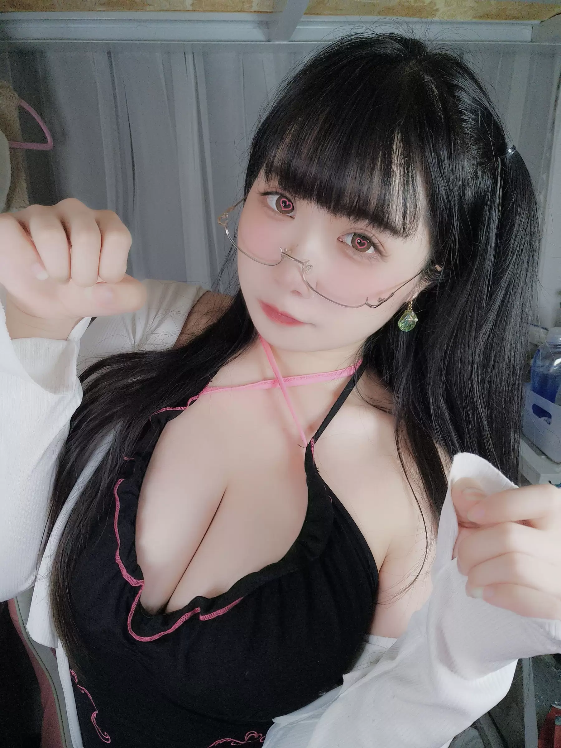 贞子蜜桃 – 心心眼 [10P] - 秀人网免费无水印在线套图写真