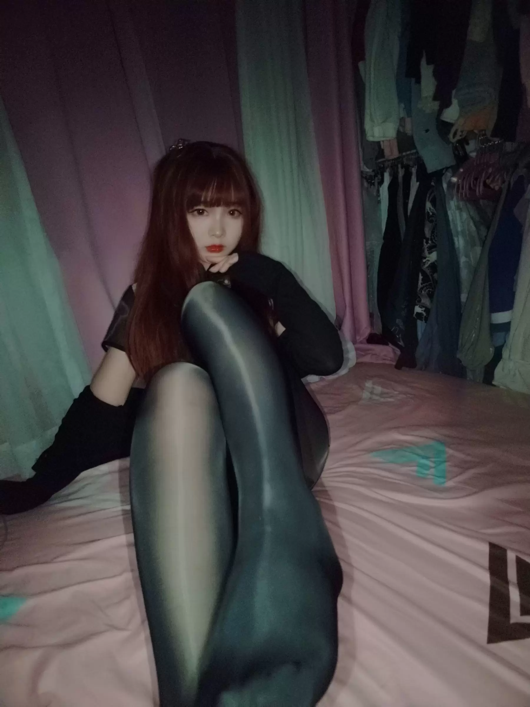 二次元美女古川kagura – 亮丝黑旗袍 [42P] - 秀人网免费无水印在线套图写真