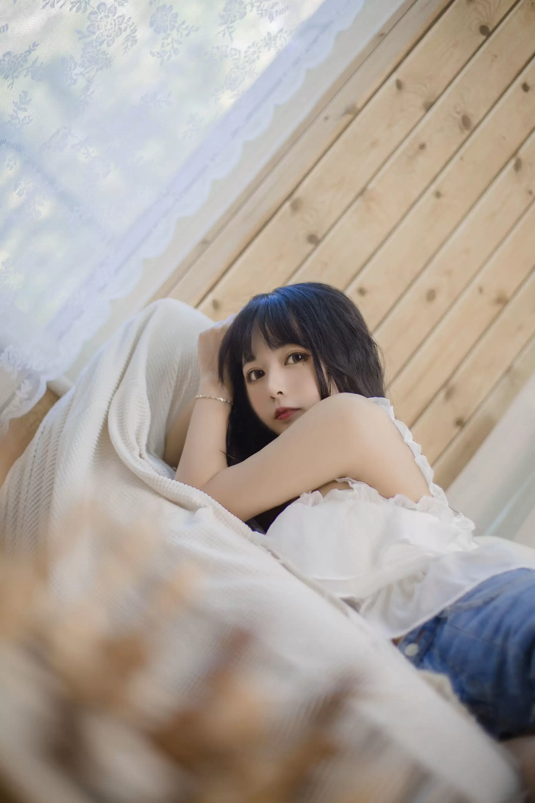 大眼萌妹黑猫猫OvO 客厅 [16P] - 秀人网免费无水印在线套图写真