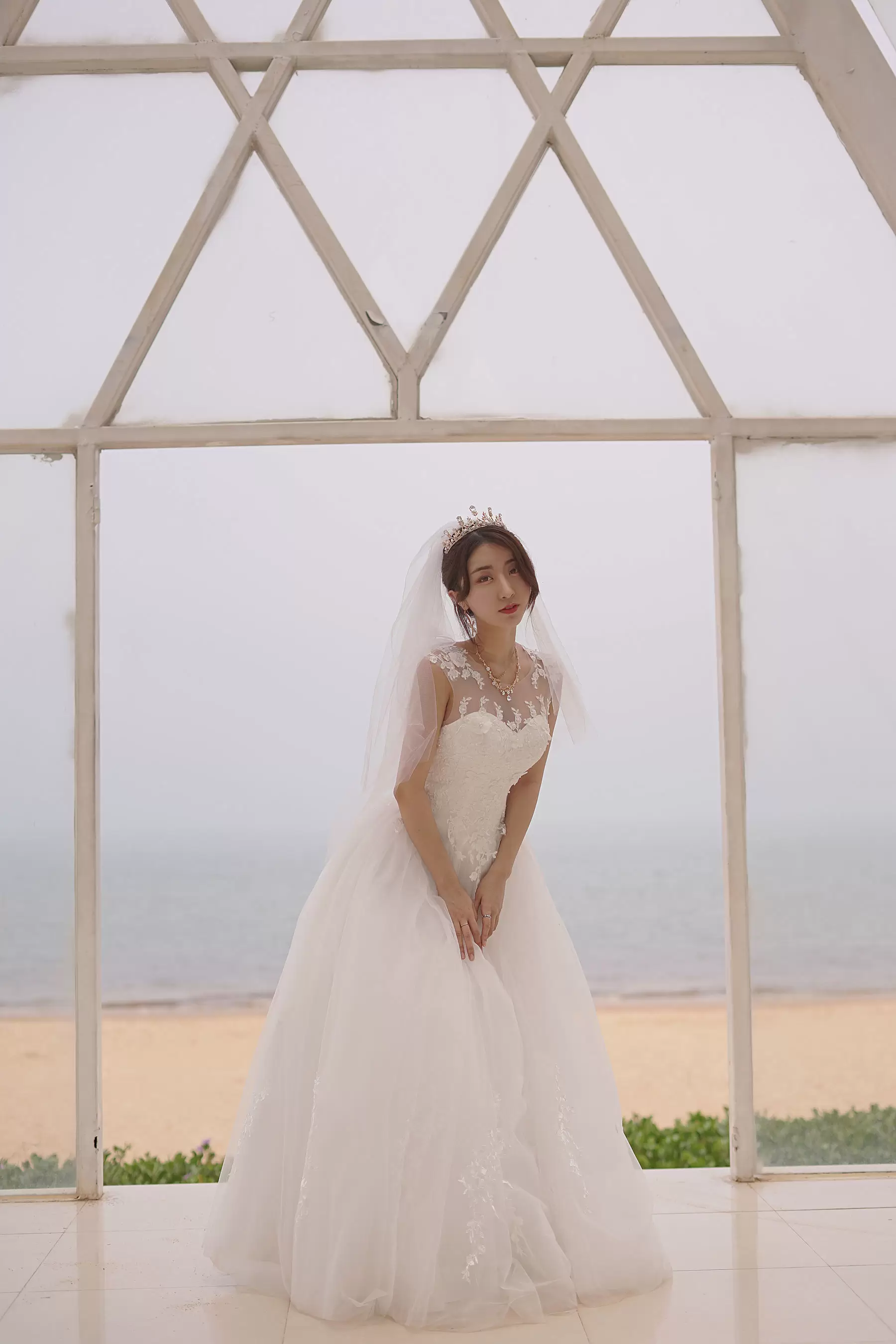 人气Coser黑川 – 海岛之旅 婚纱 [17P] - 秀人网免费无水印在线套图写真