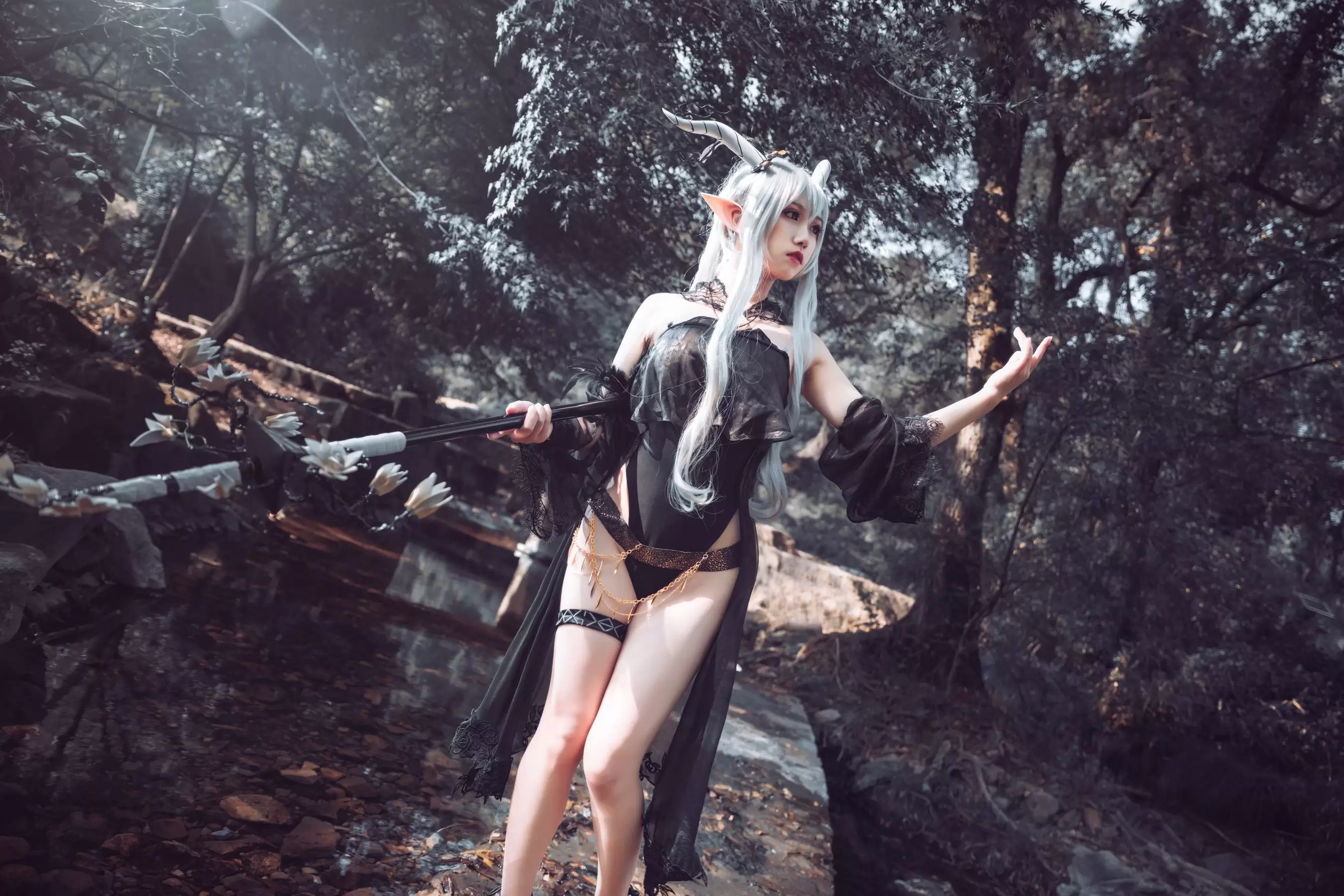 芋圆侑子SJ_ – 闪灵泳装 [9P] - 秀人网免费无水印在线套图写真