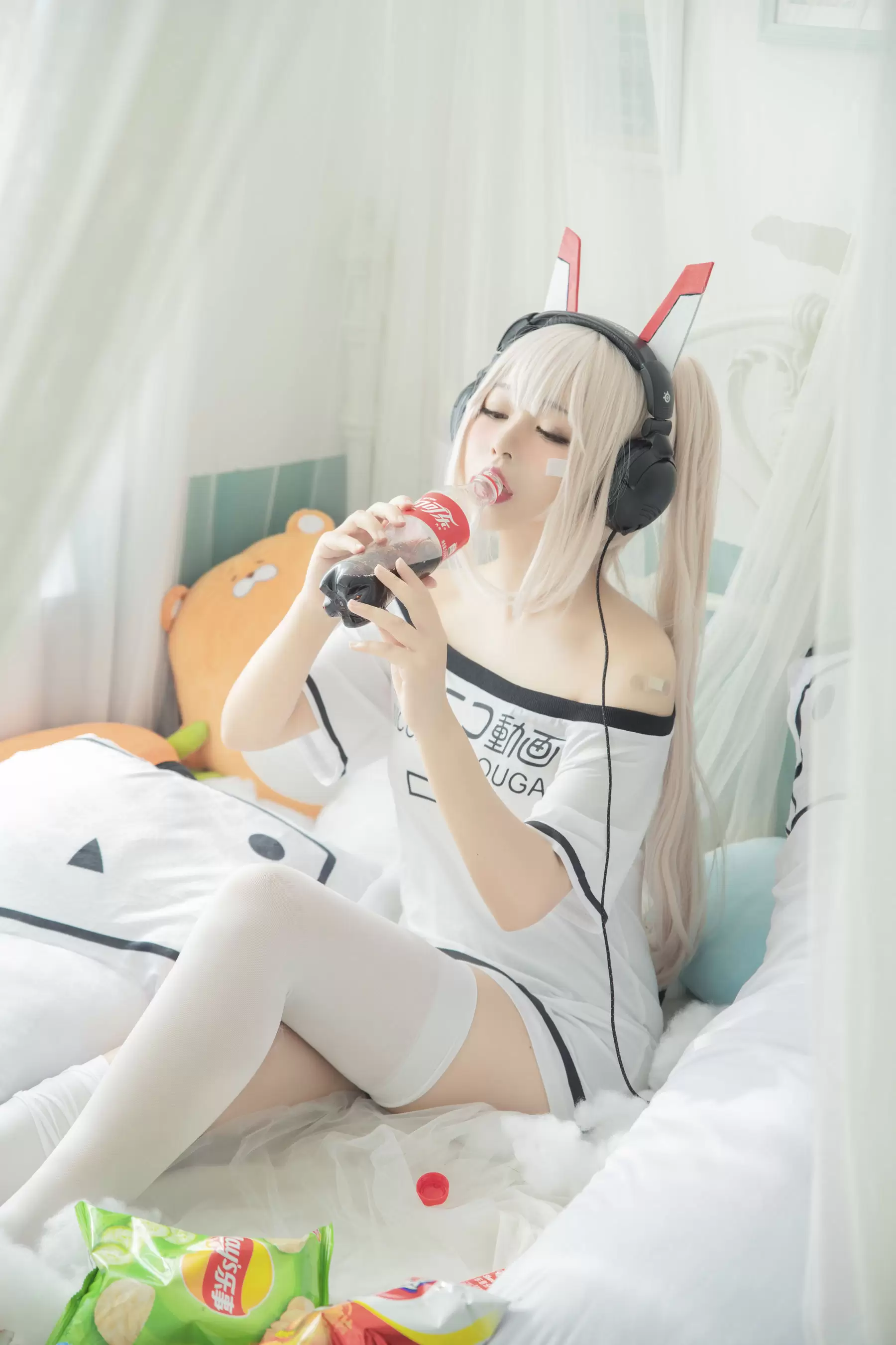 大眼萌妹黑猫猫OvO – 肥宅凌波 [19P] - 秀人网免费无水印在线套图写真