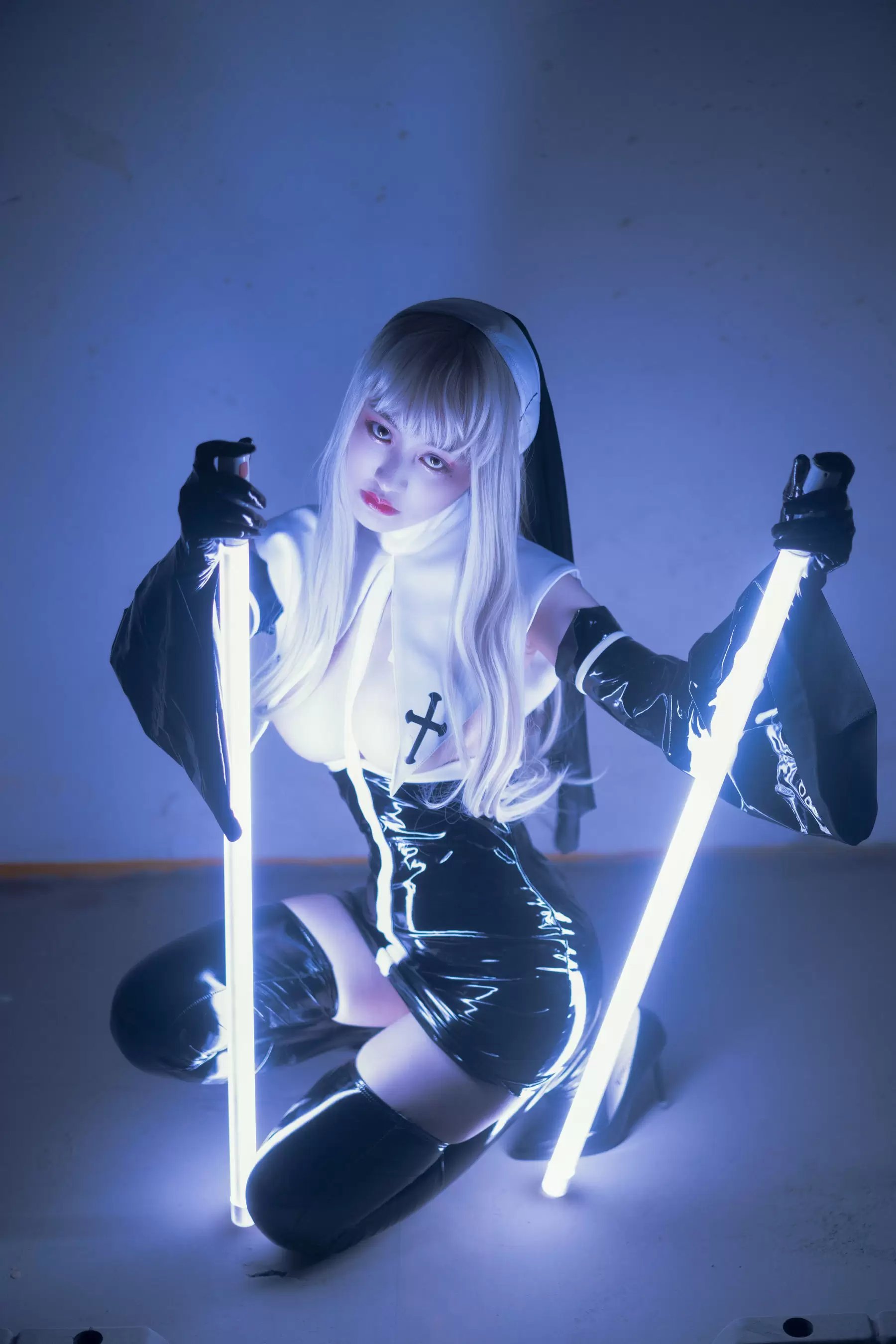 动漫博主脱尾巴Mizuki – 修女 [27P] - 秀人网免费无水印在线套图写真