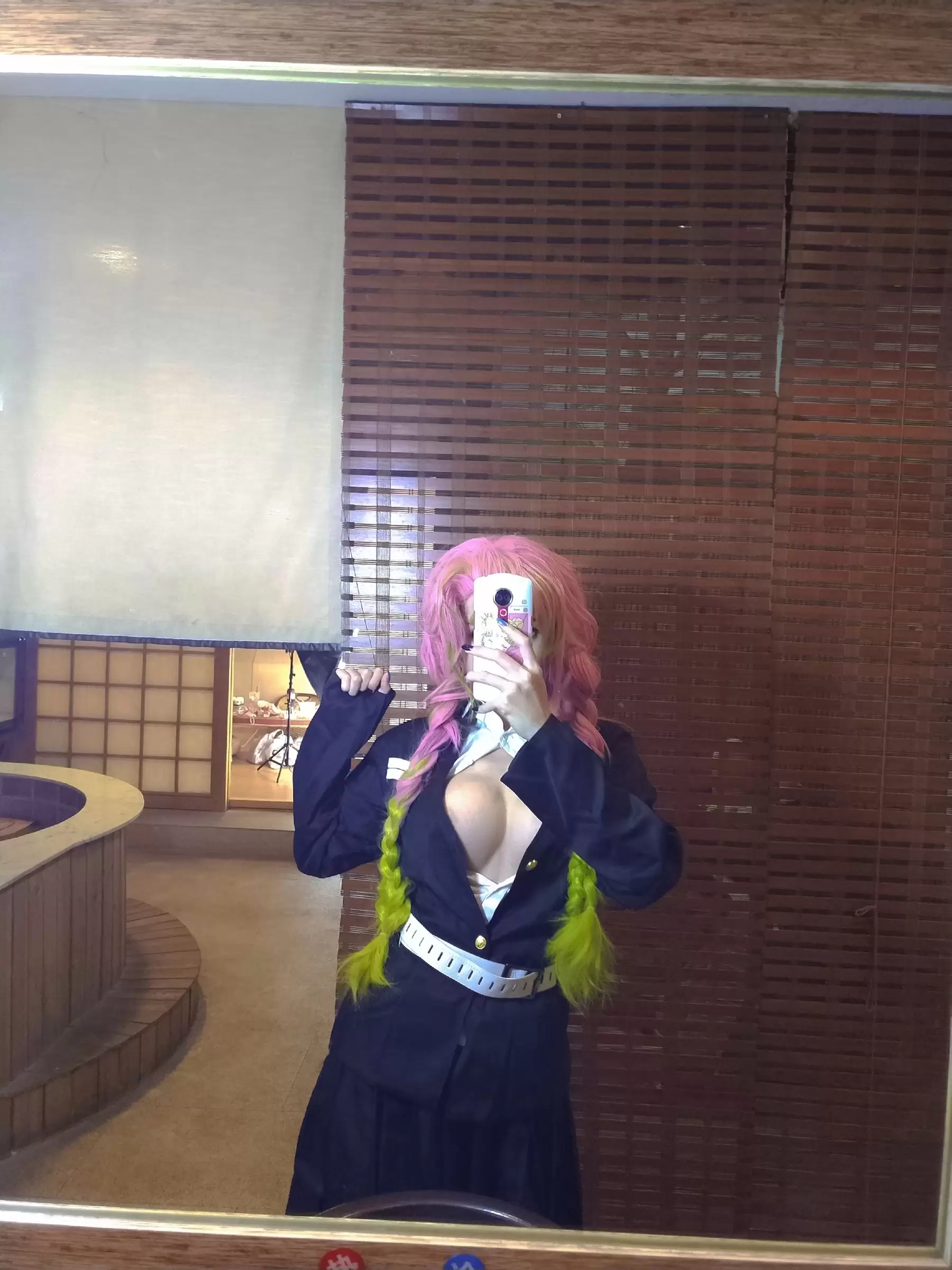 钛合金大粑粑 – 鬼灭之刃 恋柱 [15P] - 秀人网免费无水印在线套图写真