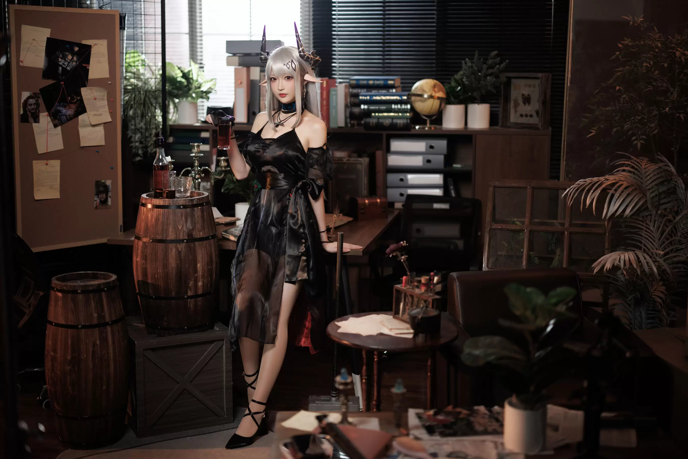 Coser小姐姐南宫 – 泥岩 礼服 [21P] - 秀人网免费无水印在线套图写真