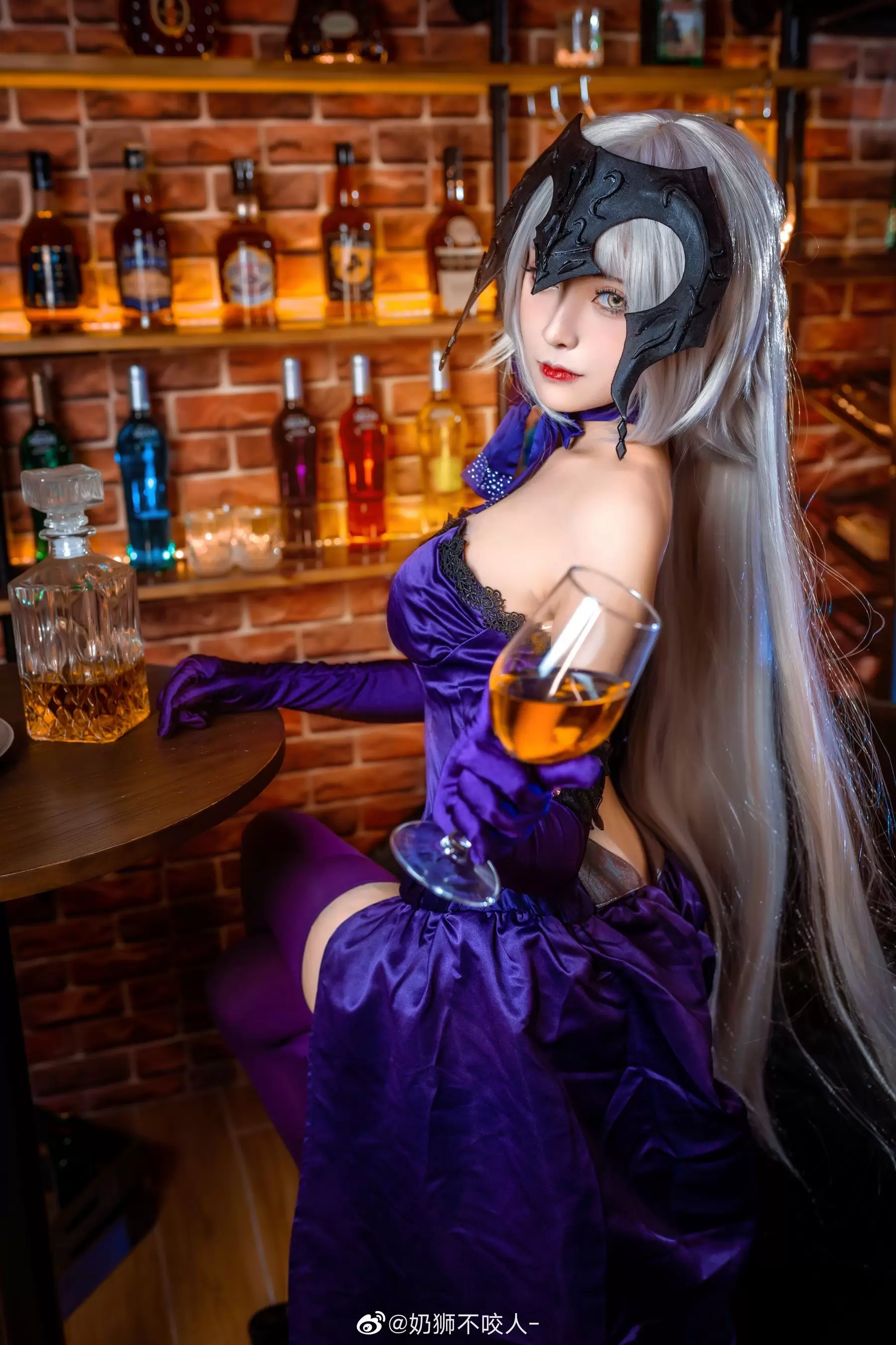 [Cosplay写真] 奶狮不咬人 – 黑贞德 [10P] - 秀人网免费无水印在线套图写真