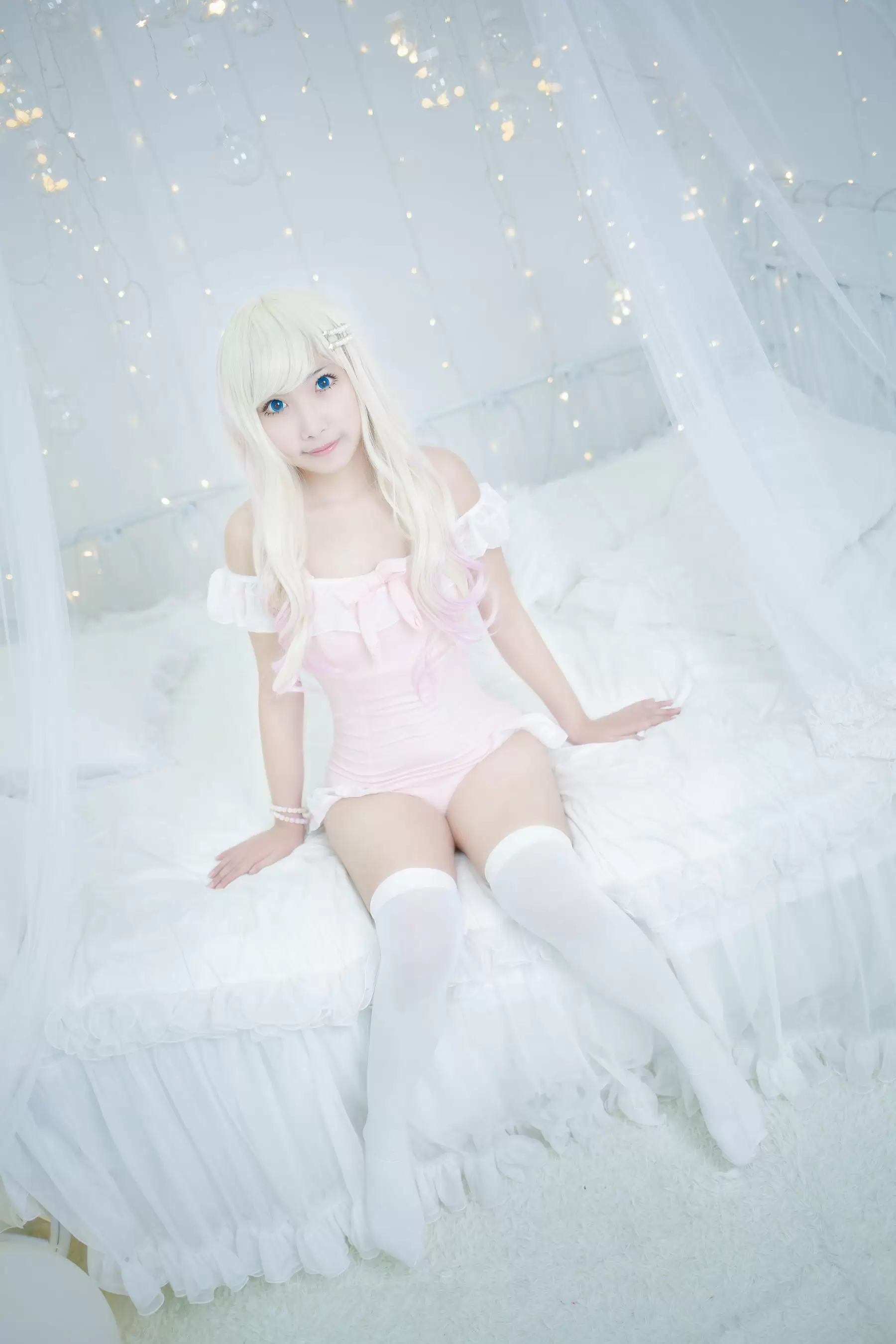 萝莉蜜嘟喵 粉色泳衣 [31P] - 秀人网免费无水印在线套图写真