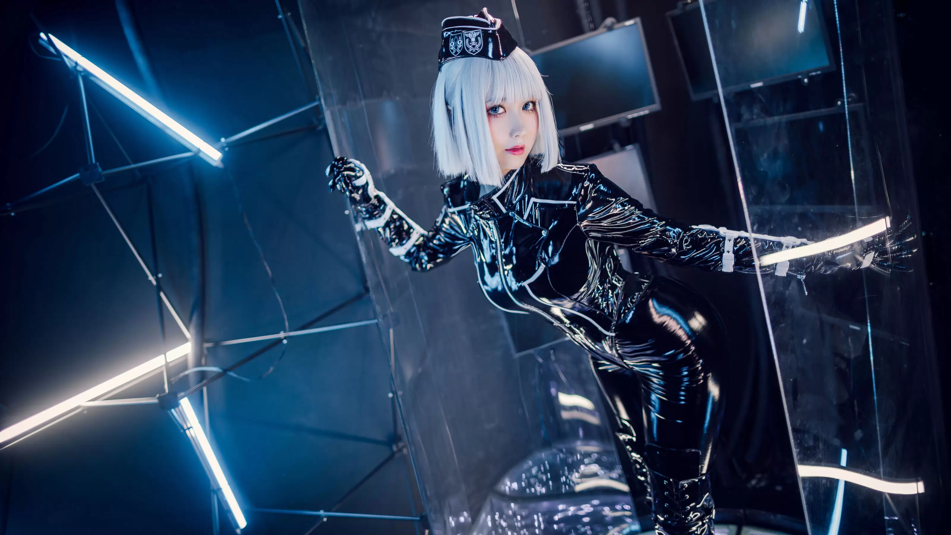 izumi泉桃子福利 – 帝国通讯官 [30P] - 秀人网免费无水印在线套图写真