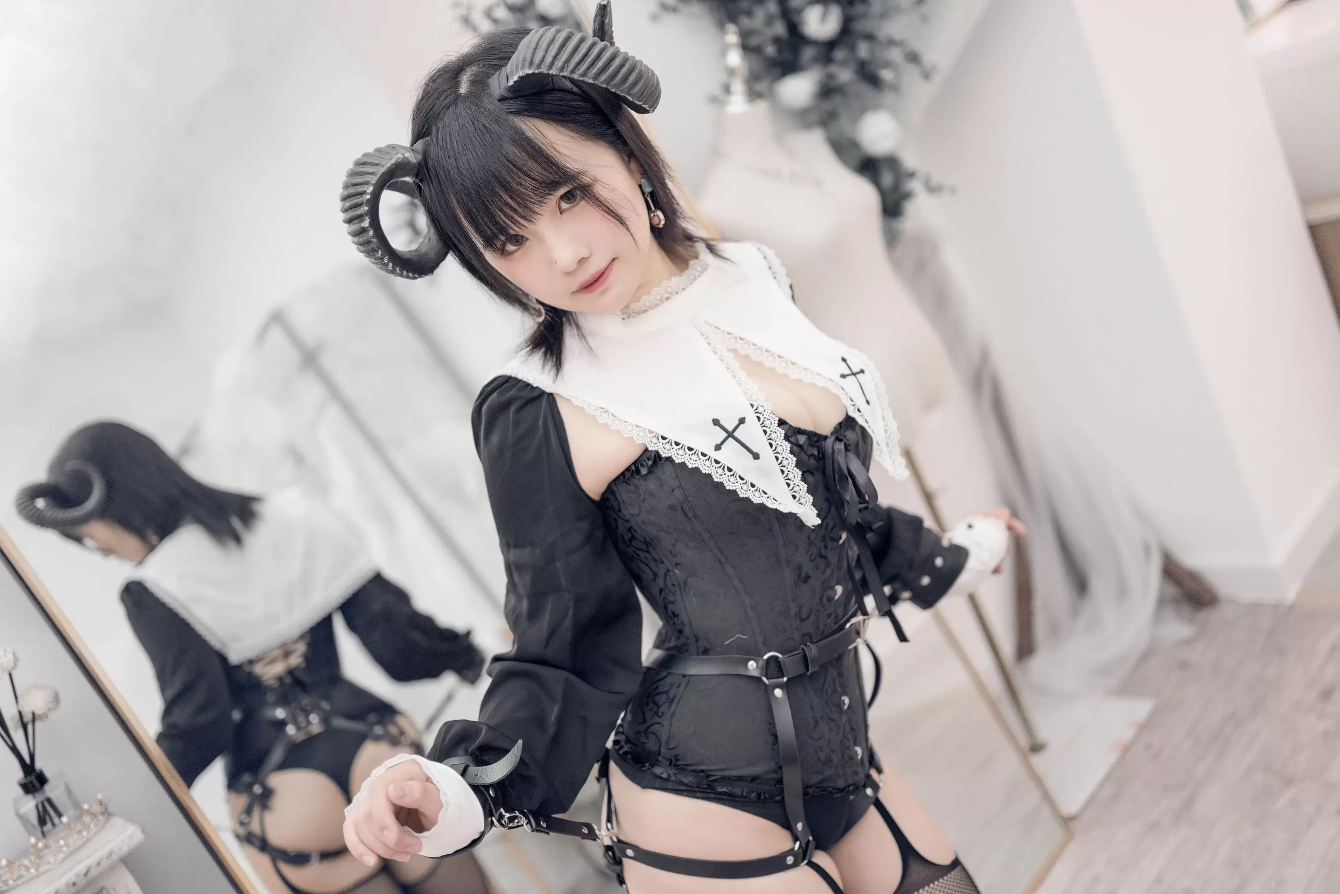 阿半今天很开心 – 束缚恶魔 [34P] - 秀人网免费无水印在线套图写真