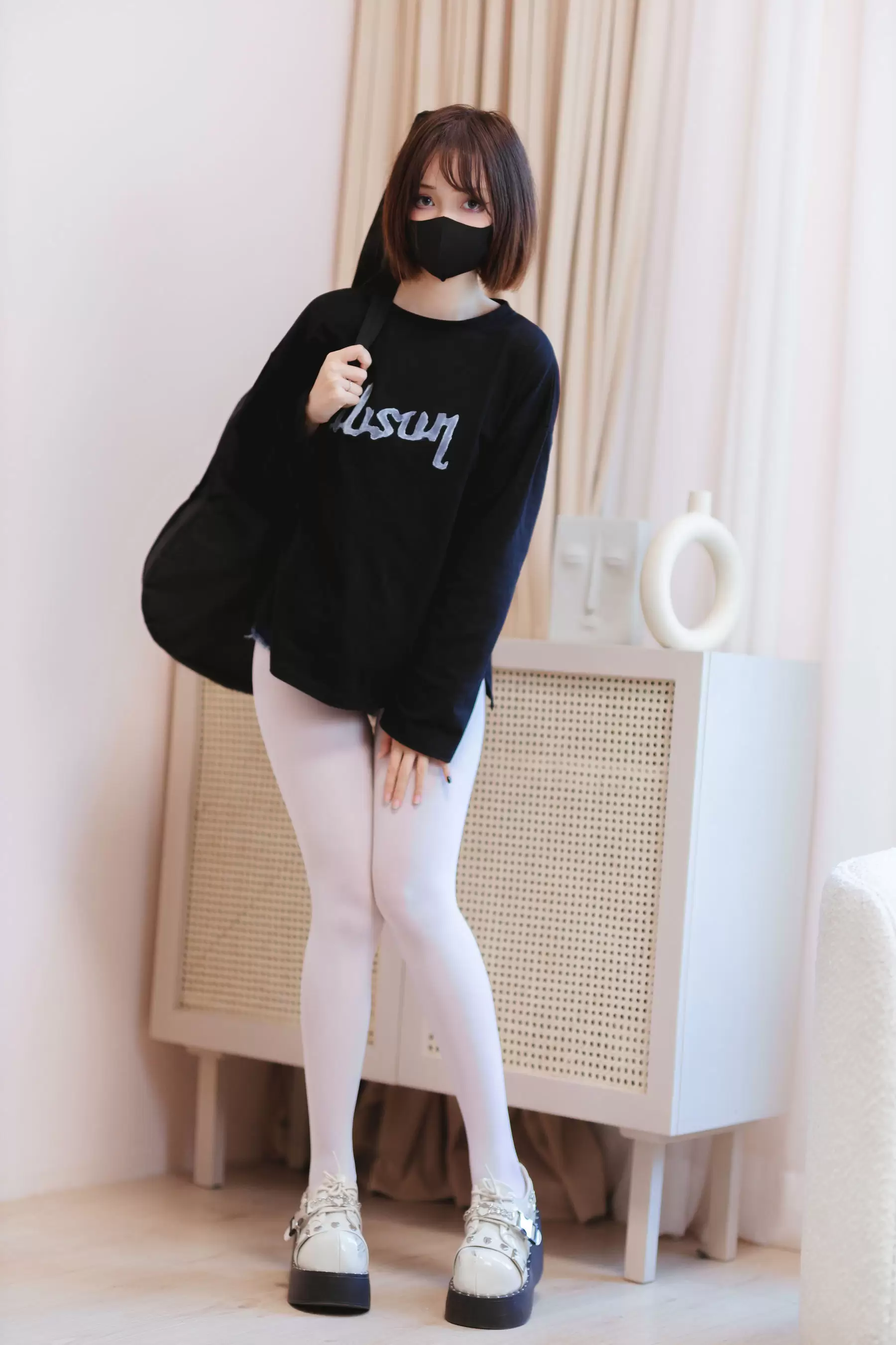 洛桑w伊梓 – 升玖老师 [38P] - 秀人网免费无水印在线套图写真