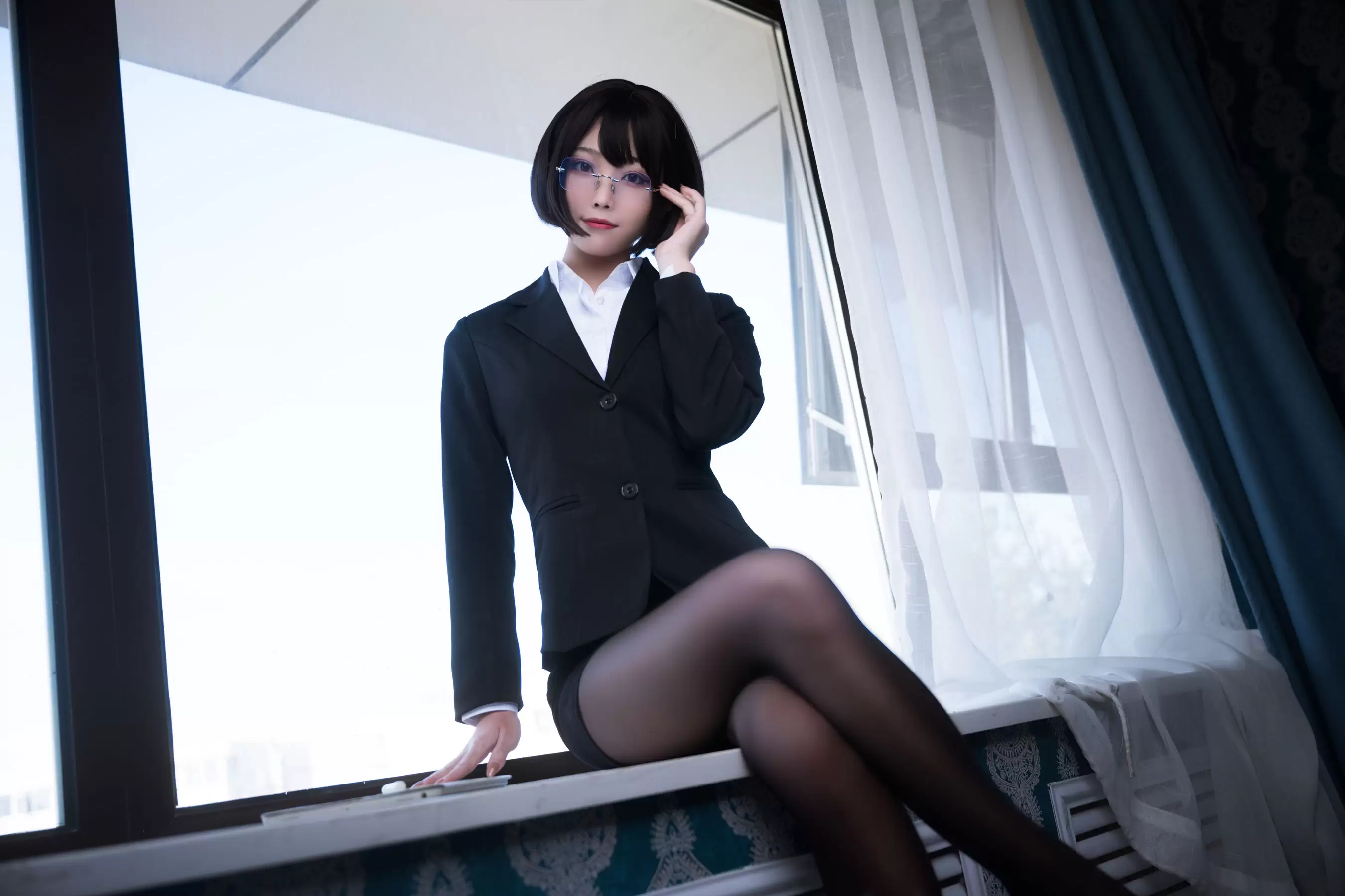Cosplay汪知子 – 黑丝OL [16P] - 秀人网免费无水印在线套图写真