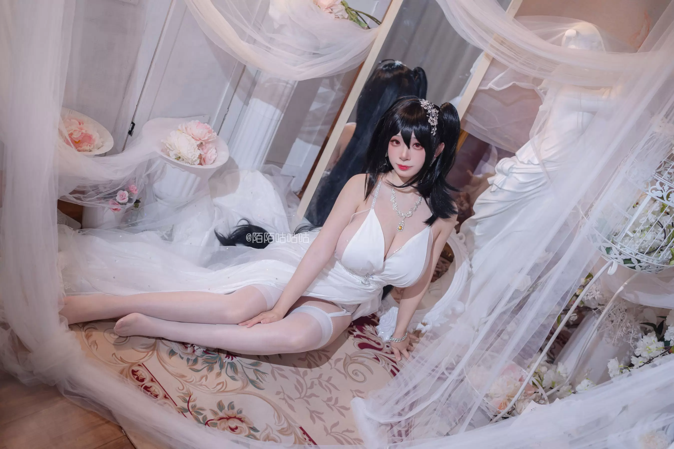 Cosplay美女韶陌陌 – 大凤 婚纱 [18P] - 秀人网免费无水印在线套图写真