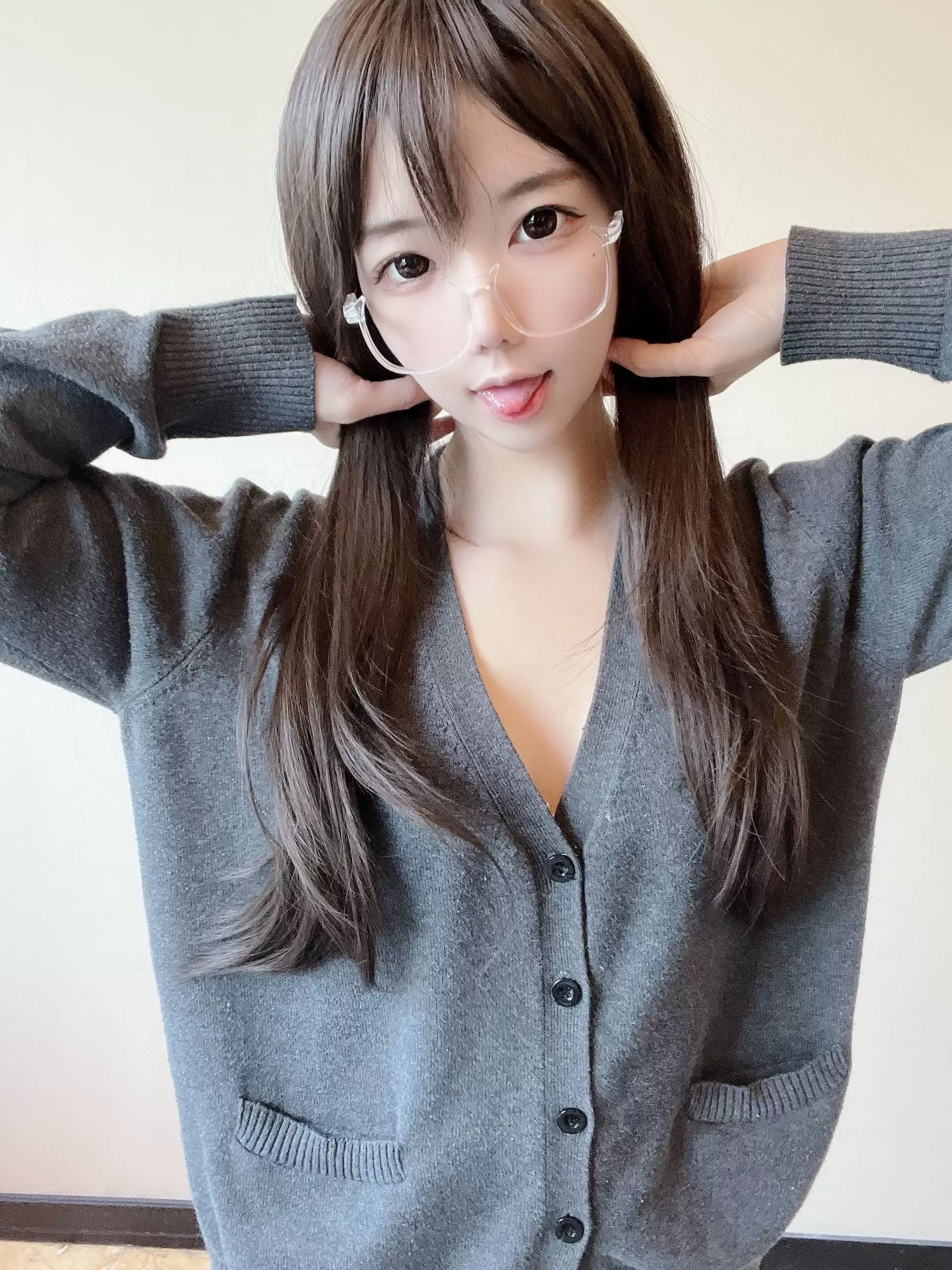 莉犬酱 – 黑丝白蕾丝 [51P] - 秀人网免费无水印在线套图写真