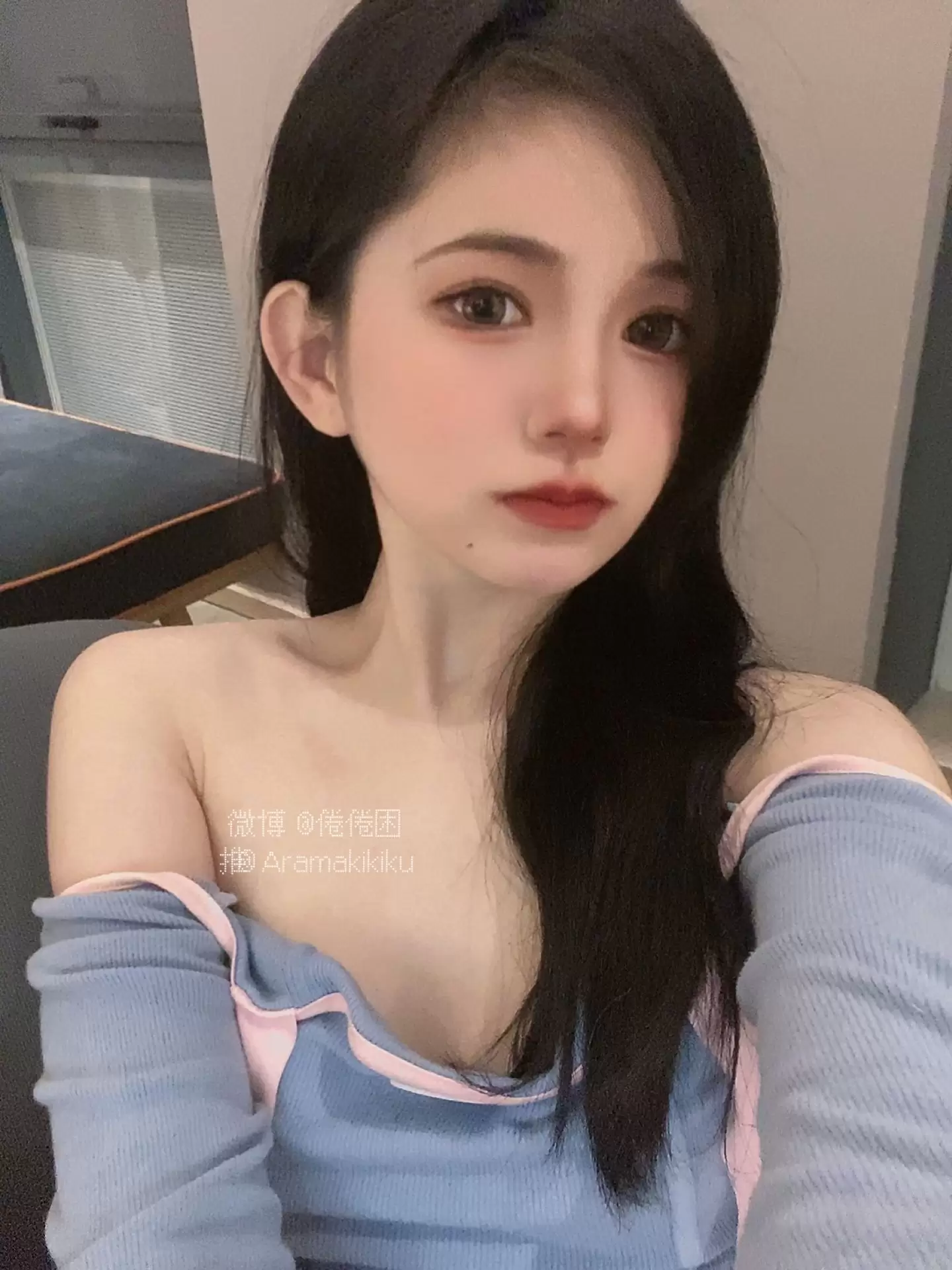 倦倦喵 – 蓝莓皮肤 [32P] - 秀人网免费无水印在线套图写真