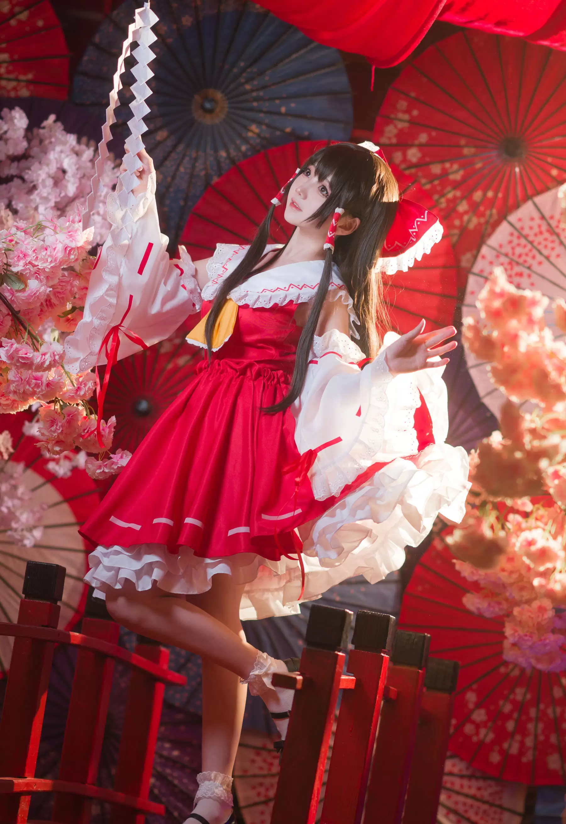 楚楚子w – 博丽灵梦 [12P] - 秀人网免费无水印在线套图写真