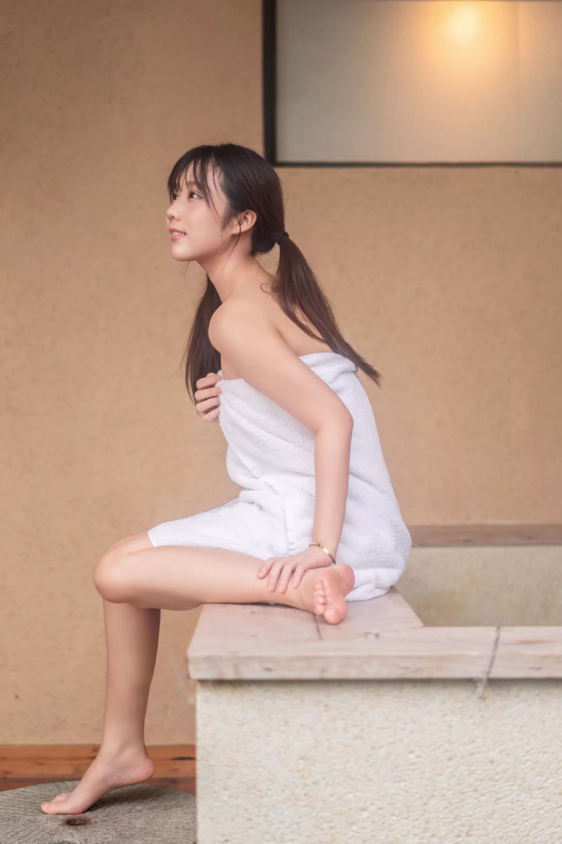 微博福利姬镜酱 私奔之温泉 [28P] - 秀人网免费无水印在线套图写真