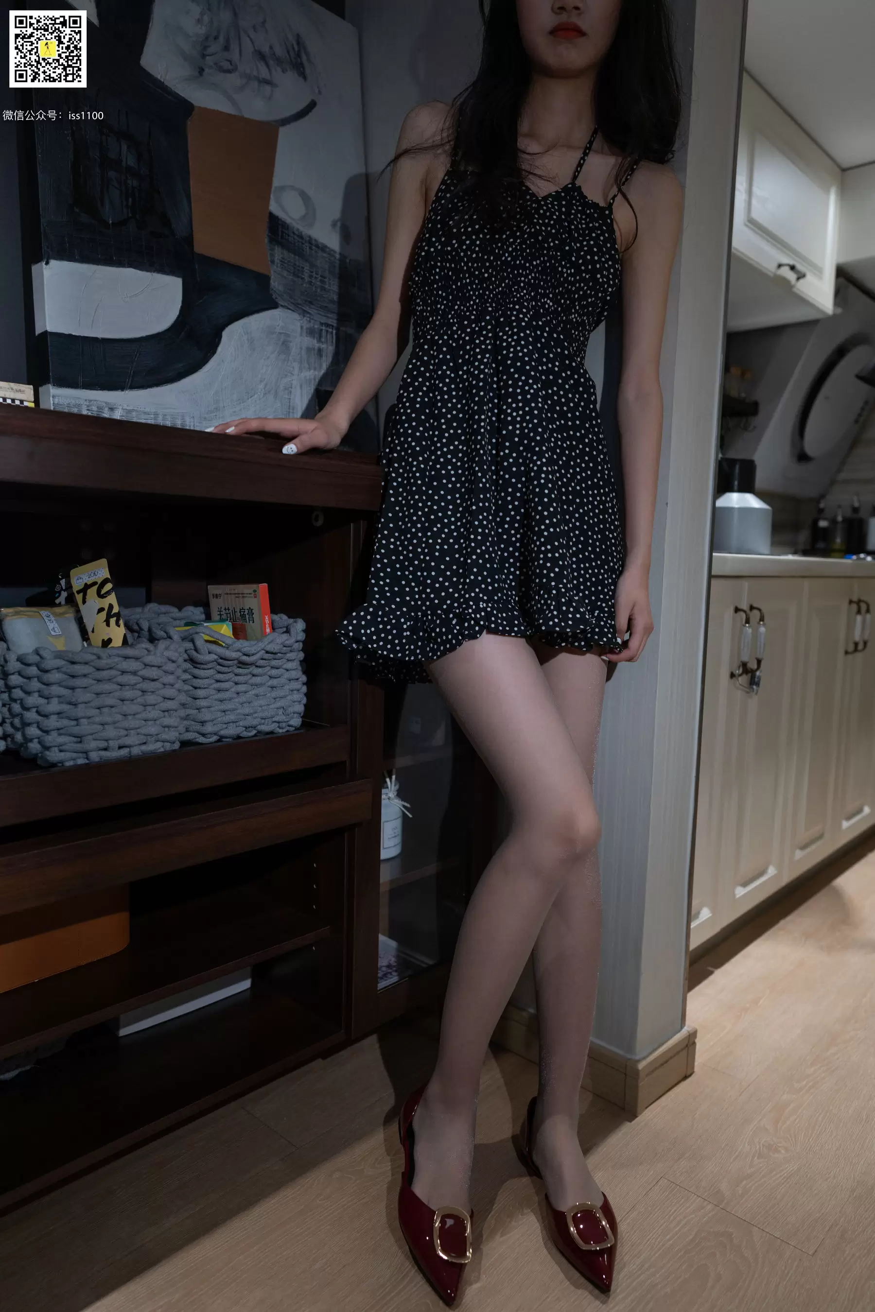 [ISS系列] 酱酱 超薄连裤袜碎花裙 [90P] - 秀人网免费无水印在线套图写真