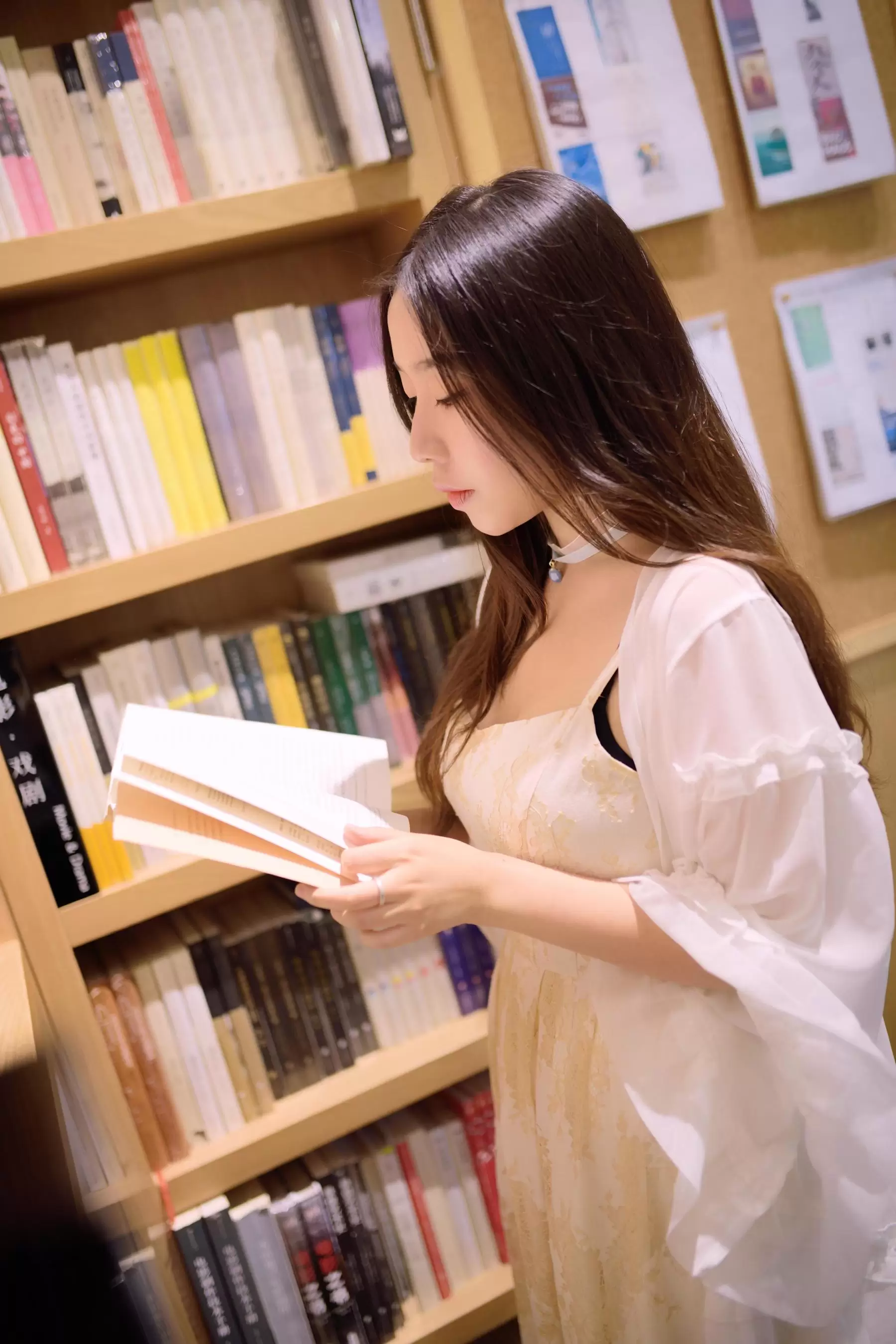 动漫博主穆零Mu0 – 风情 [34P] - 秀人网免费无水印在线套图写真