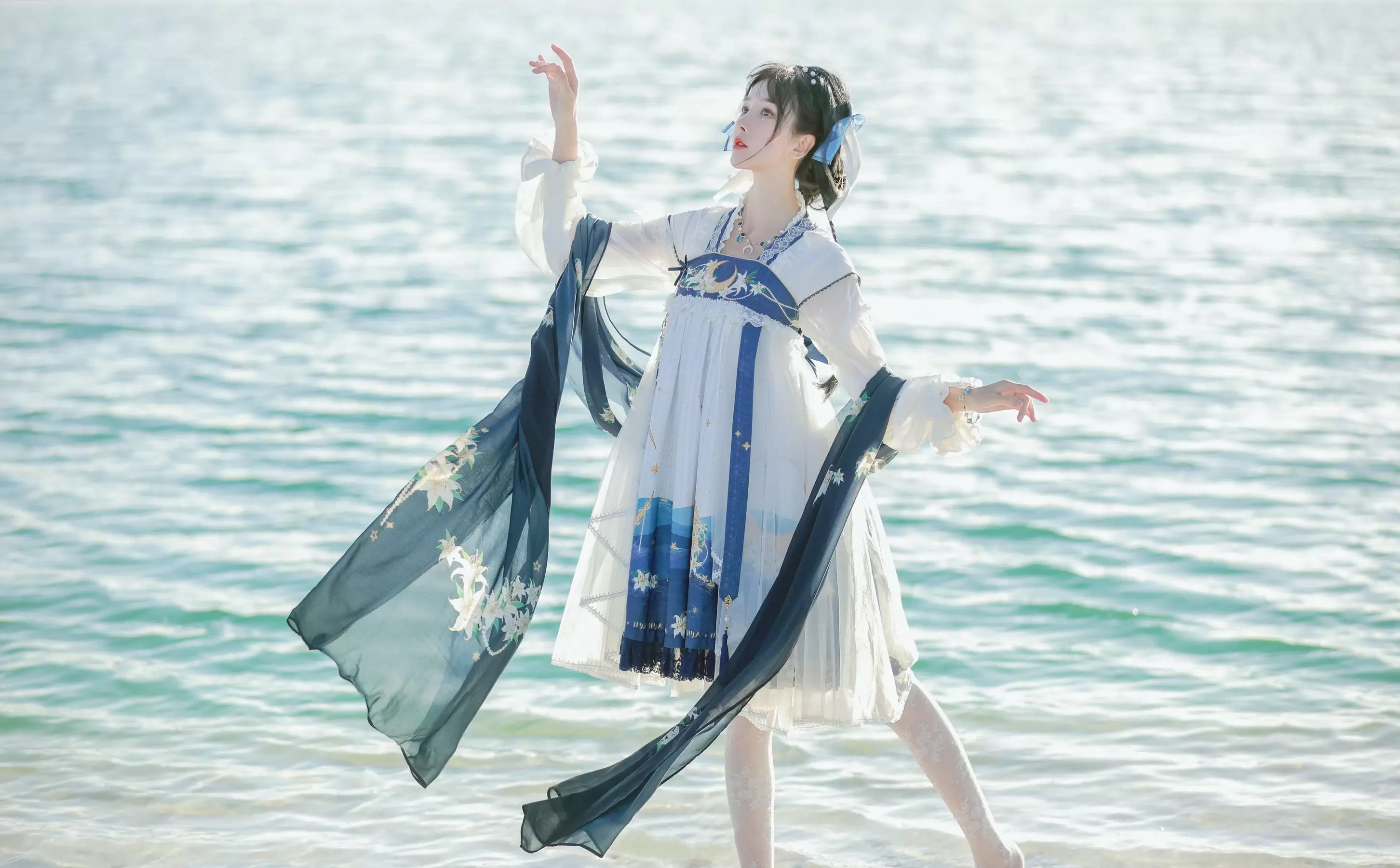 微博博主仓大佬 – 海上生明月 [11P] - 秀人网免费无水印在线套图写真