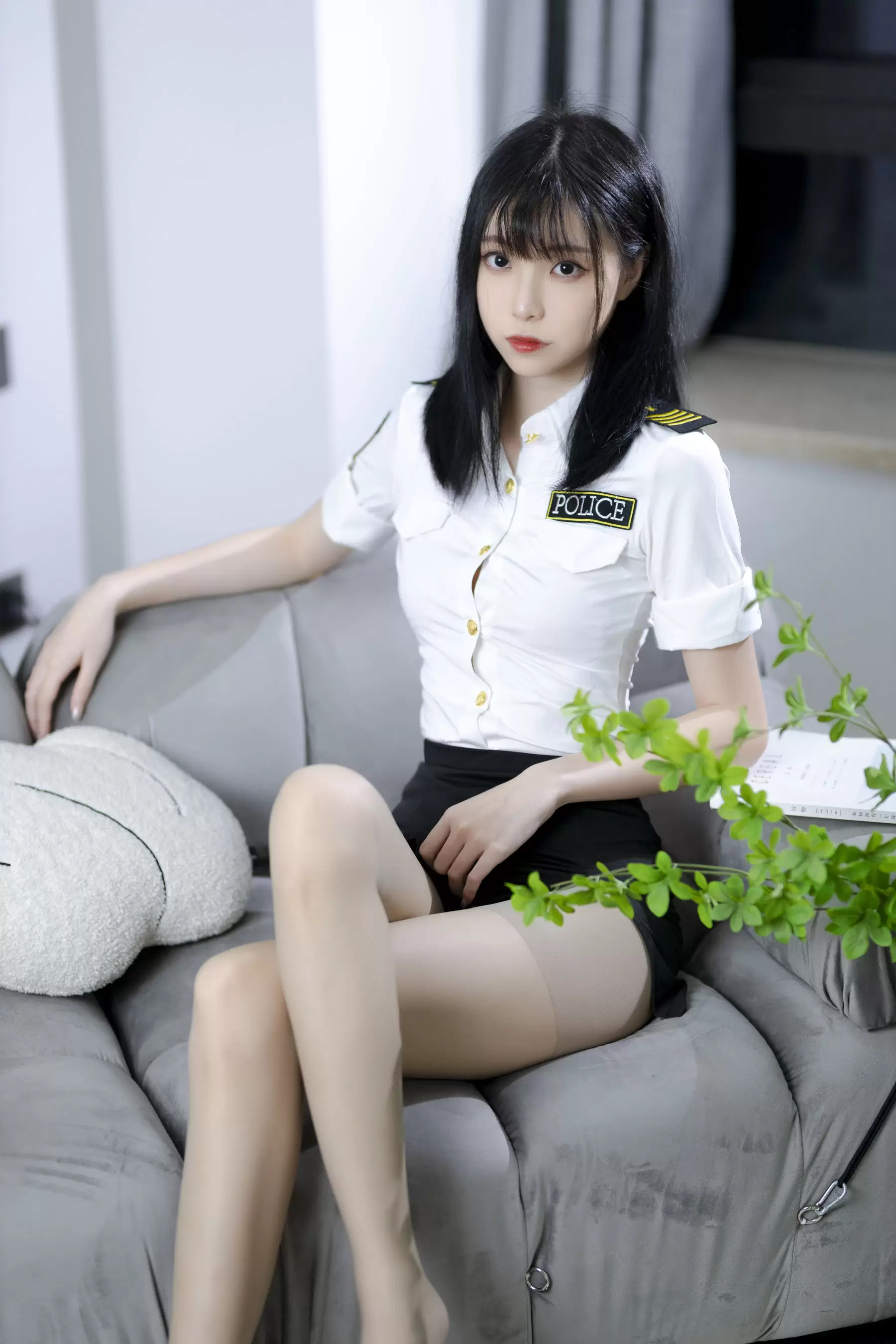 许岚(叁月life) – 灰丝制服 [40P] - 秀人网免费无水印在线套图写真