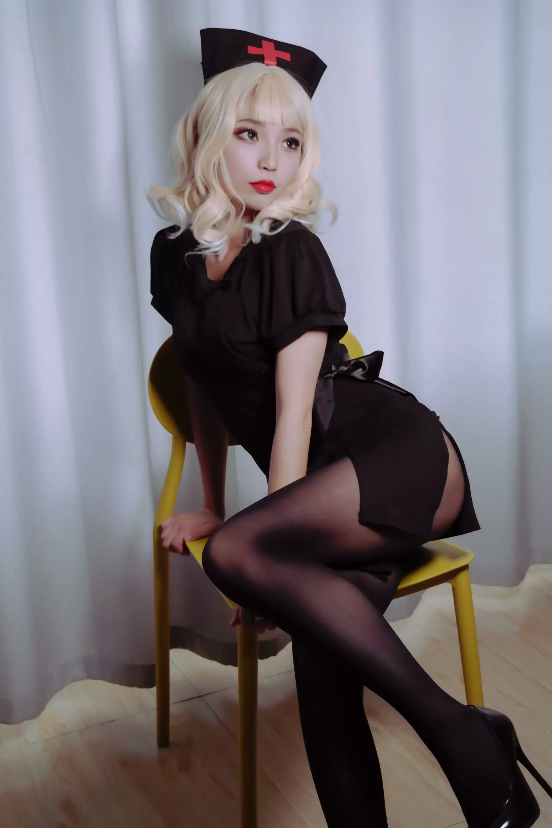 萌妹白易子教主 – 黑化护士 [24P] - 秀人网免费无水印在线套图写真