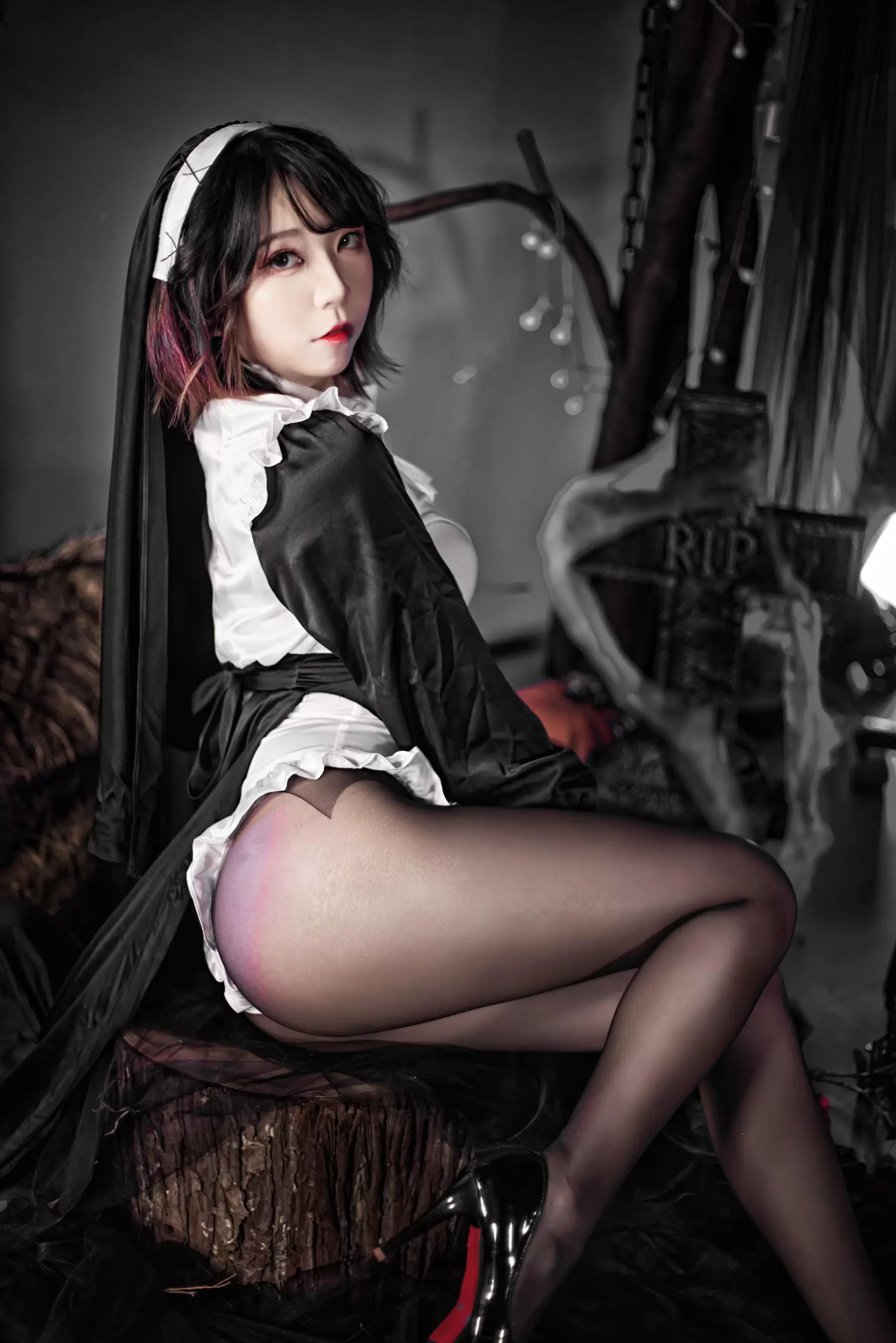 梓未 – 堕落修女 [30P] - 秀人网免费无水印在线套图写真