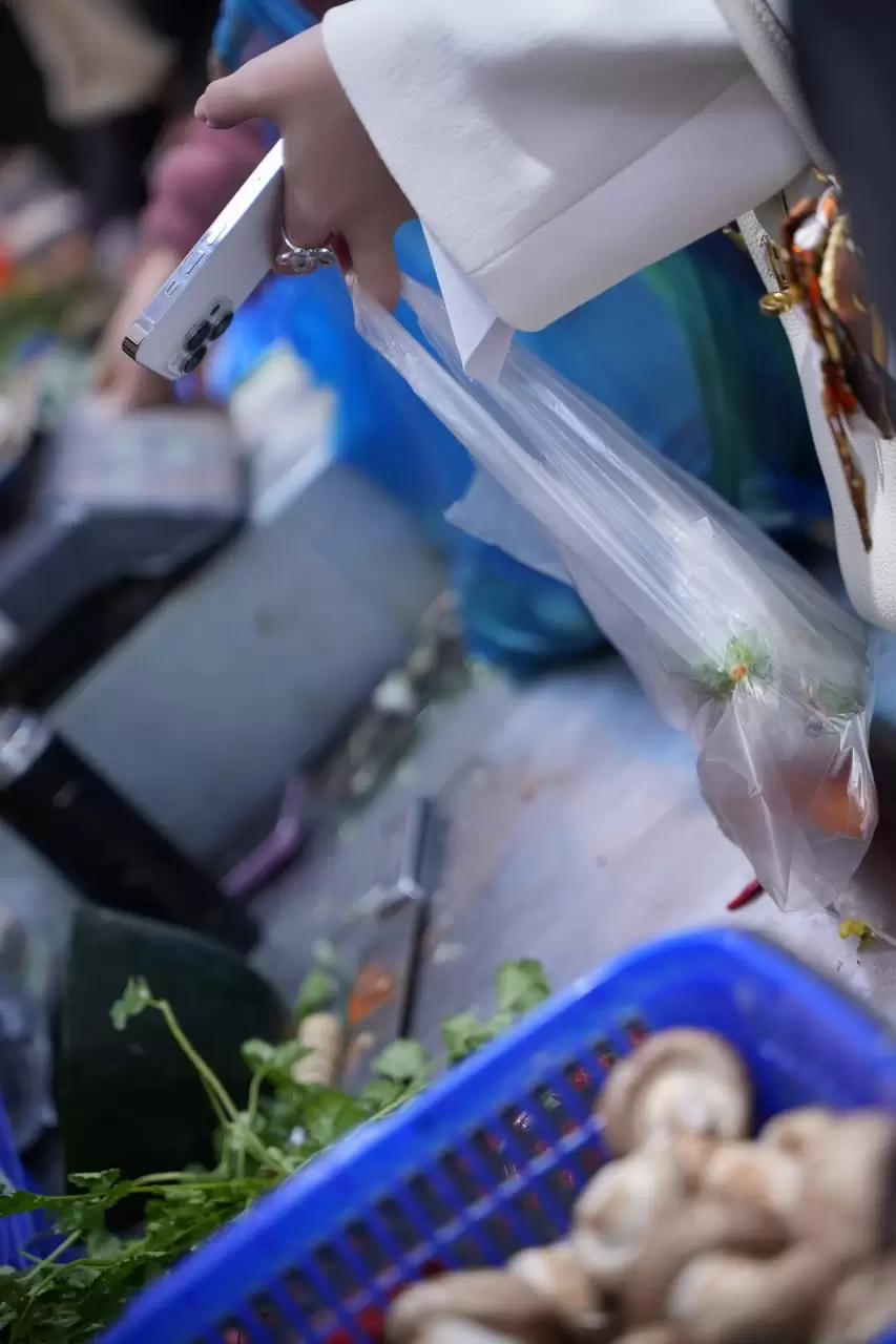 周妍希 - 白领买菜回家 [97P] - 秀人网免费无水印在线套图写真