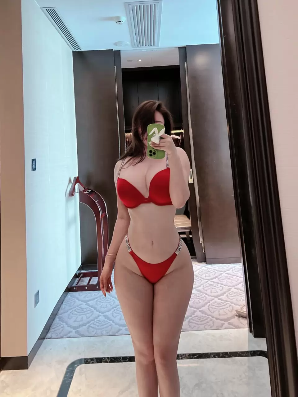 MIYA - 红色风景 [48P] - 秀人网免费无水印在线套图写真