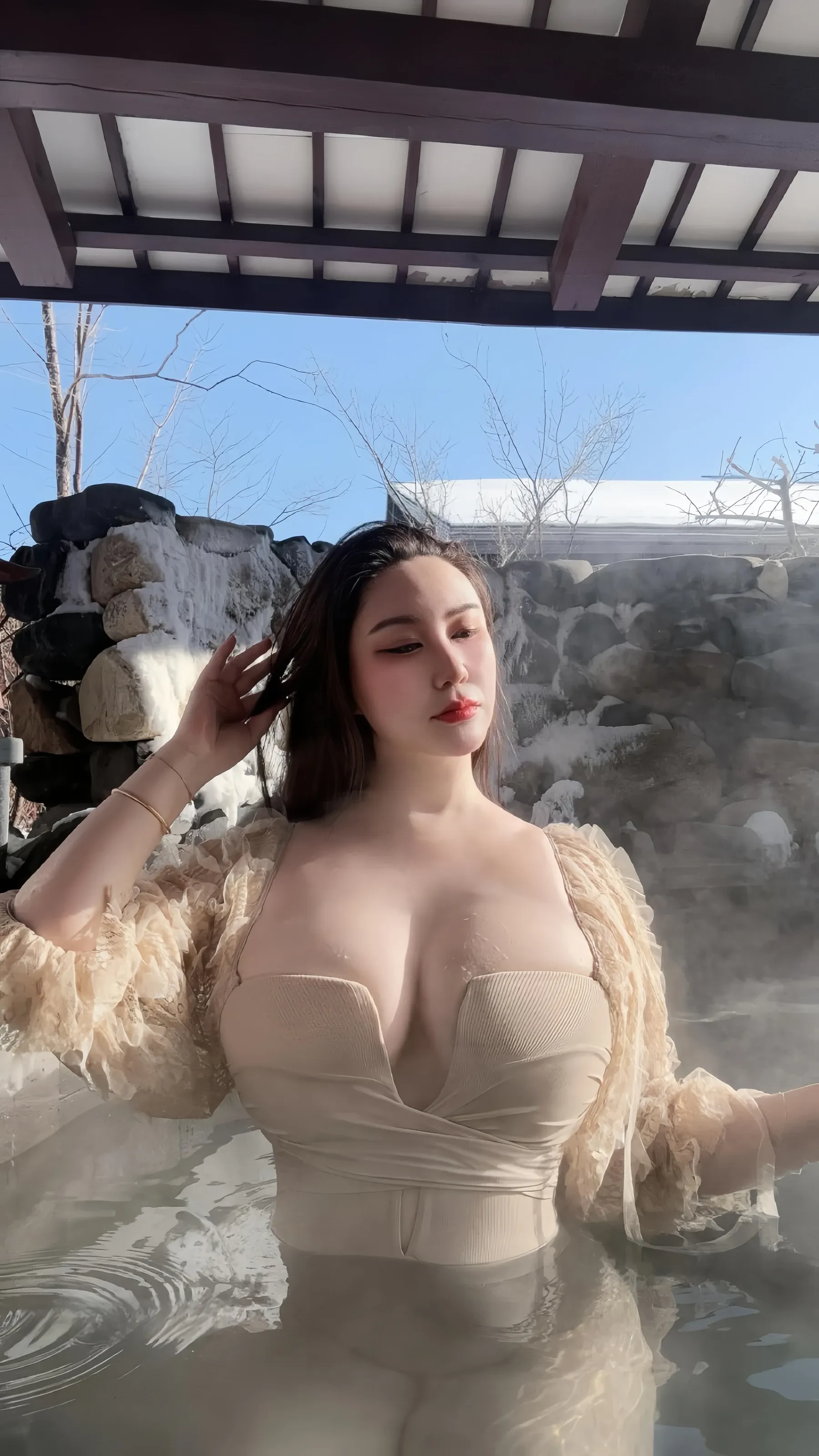 MIYA – 温泉比基屁 [29P] - 秀人网免费无水印在线套图写真