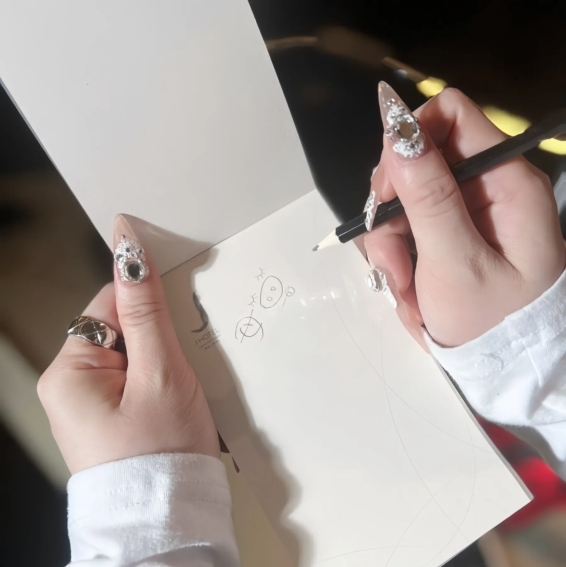 爆爆猪炸 – 秘书 [16P] - 秀人网免费无水印在线套图写真