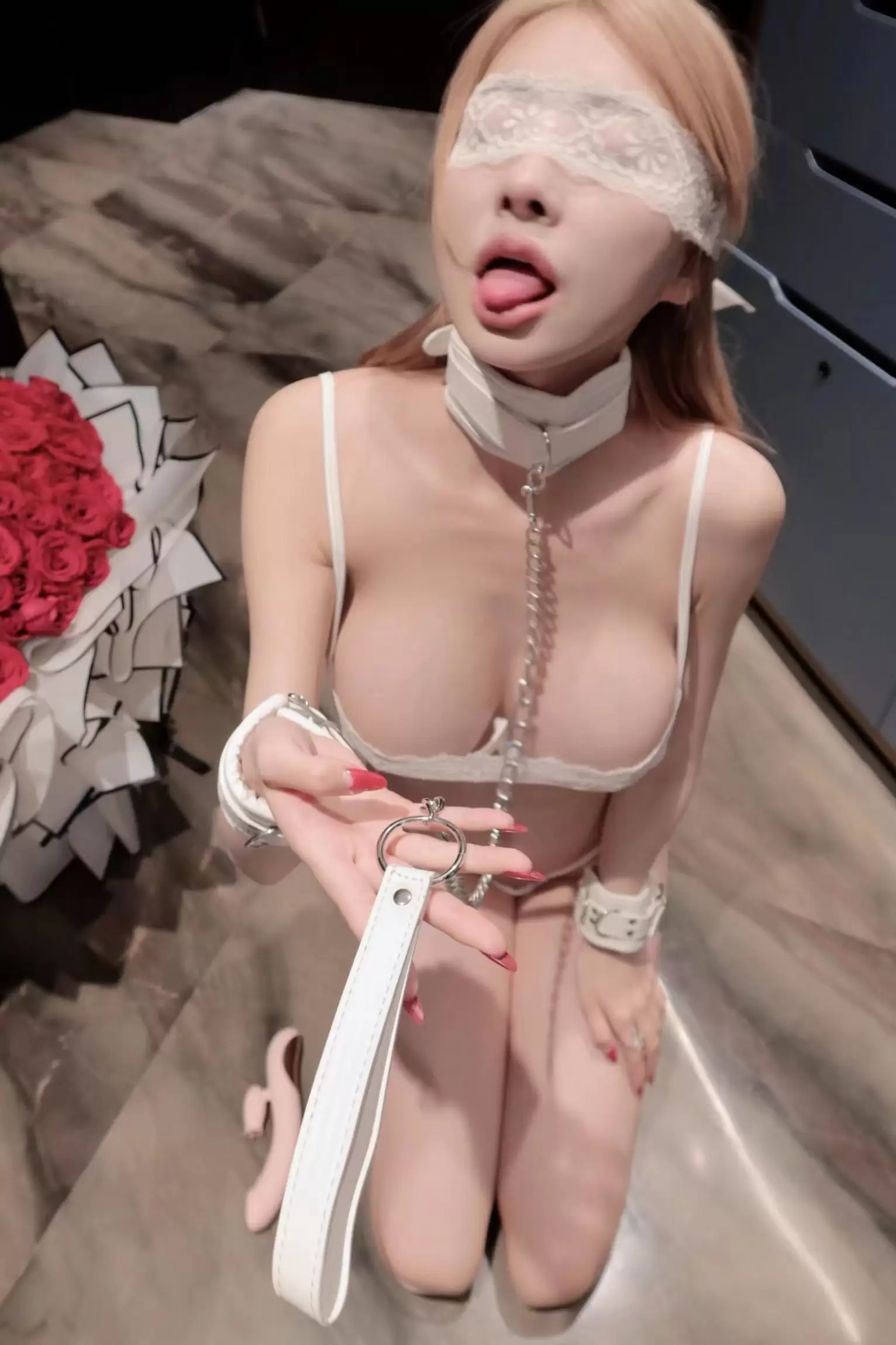 脸红Dearie - 白色蝴蝶 [28P] - 秀人网免费无水印在线套图写真