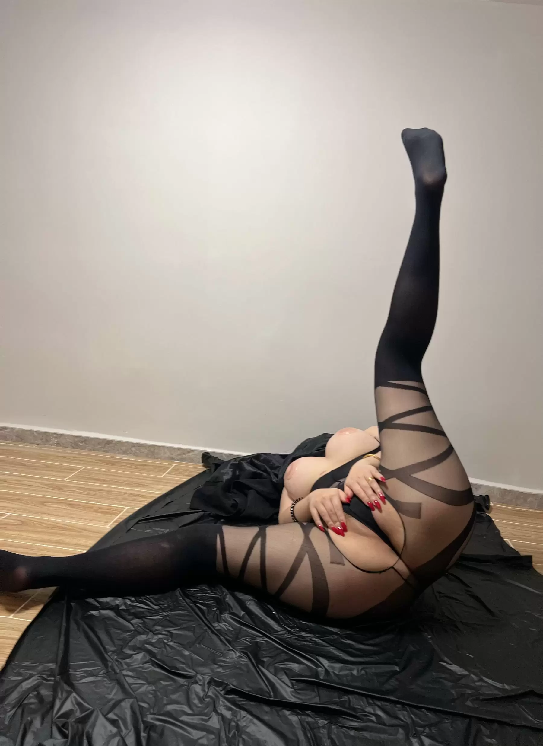 迷人的五姨太 – 黑丝开档 [33P] - 秀人网免费无水印在线套图写真