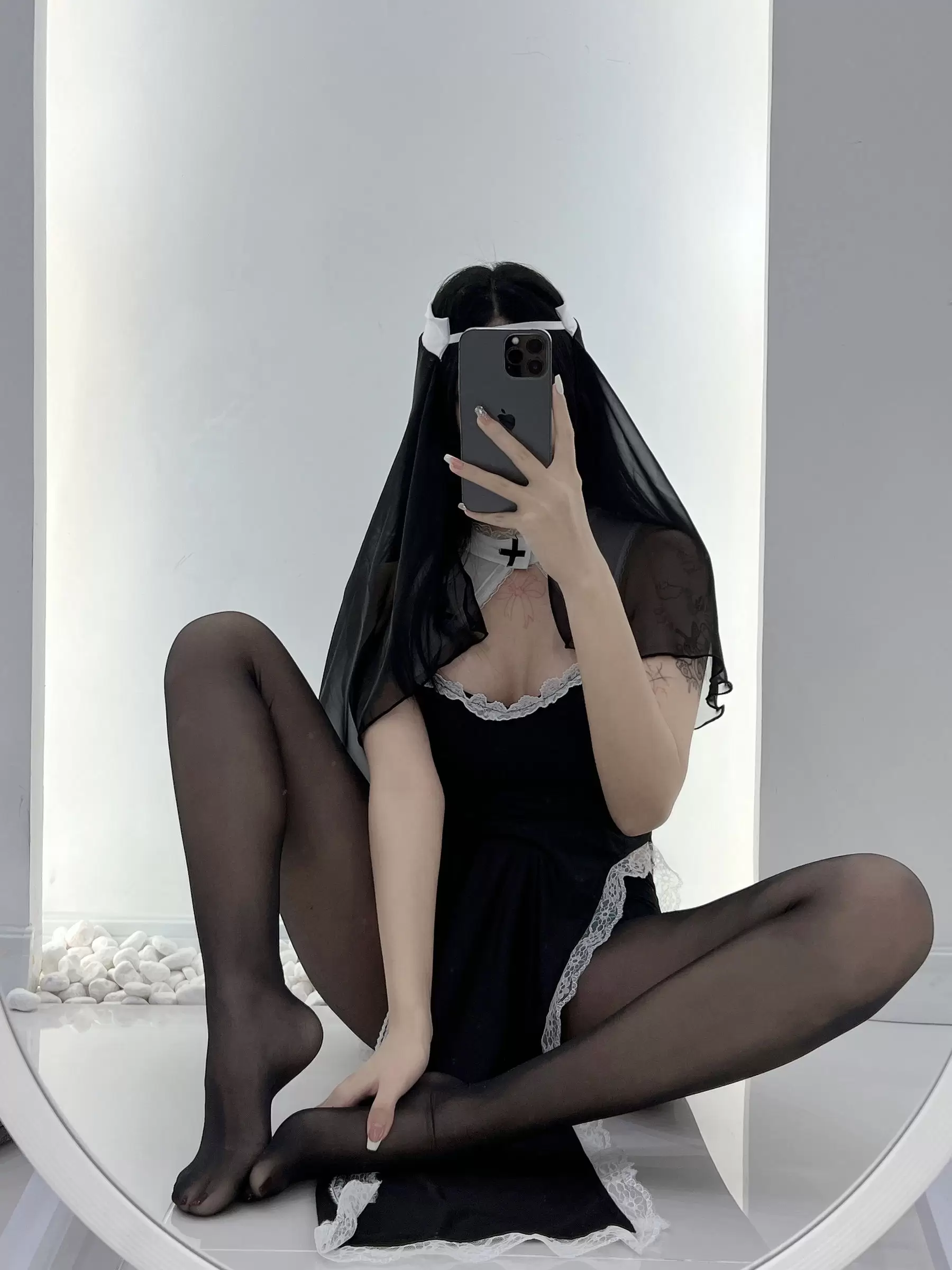 魚神 – 修女服 [26P] - 秀人网免费无水印在线套图写真