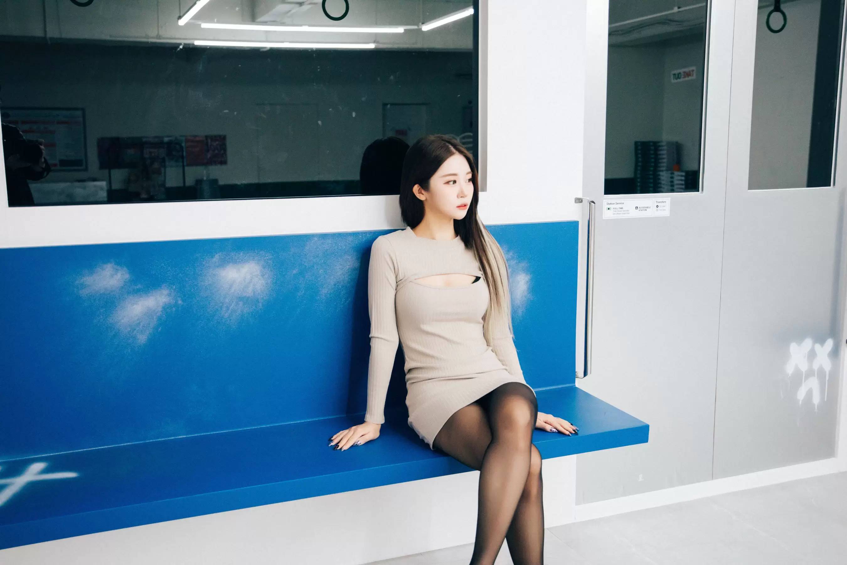 [LOOZY] – Bondage subway [99P] - 秀人网免费无水印在线套图写真