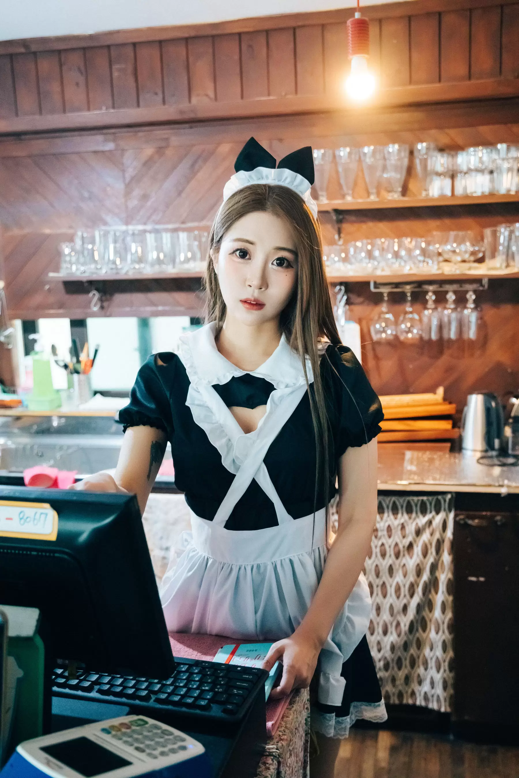 [LOOZY] Bomi – Maid cafe [174P] - 秀人网免费无水印在线套图写真