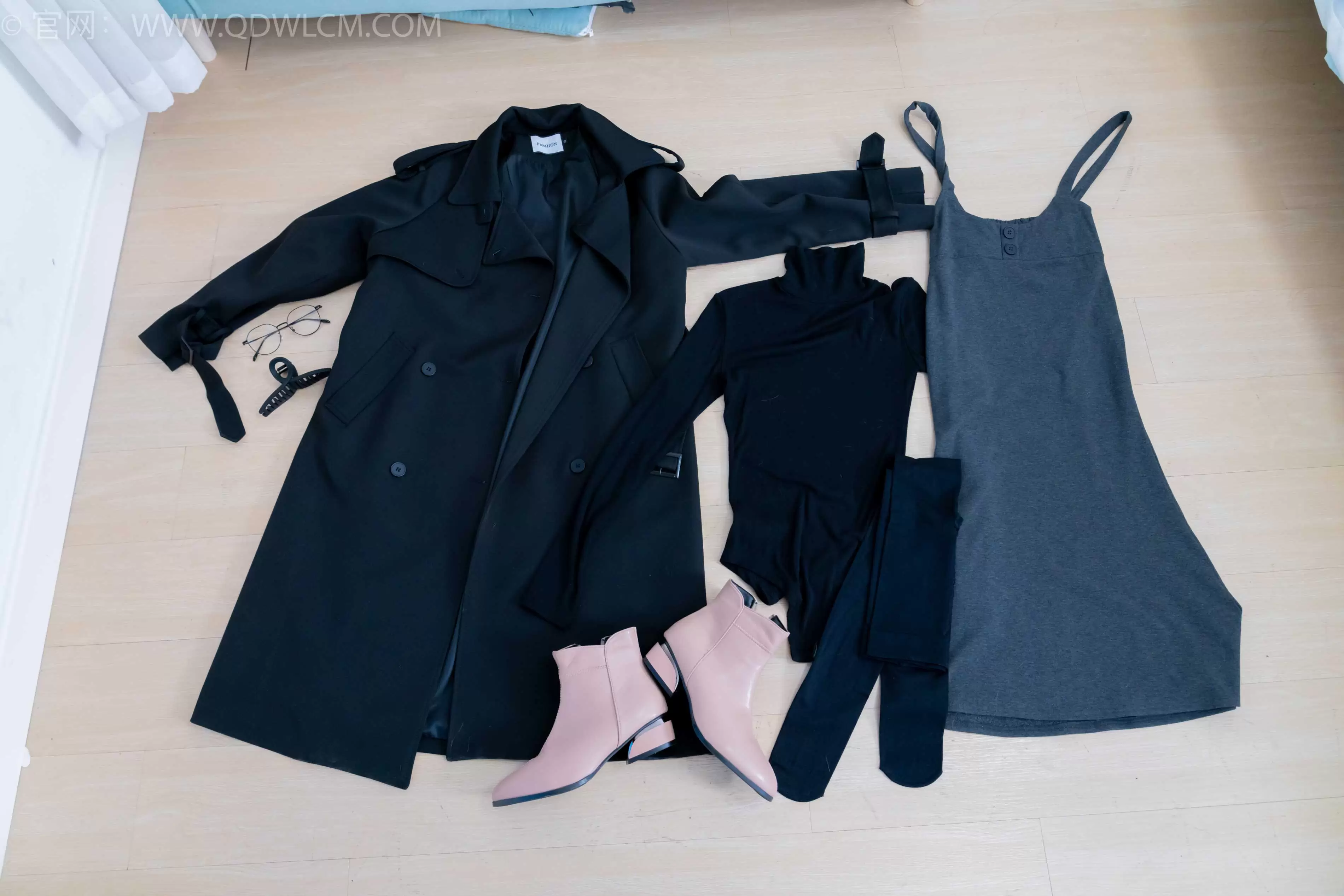 物恋传媒 NO.2247 泡泡-短靴、皮筋绑脚老头乐挠脚剧情[151P-1V-4.73G] - 秀人网免费无水印在线套图写真