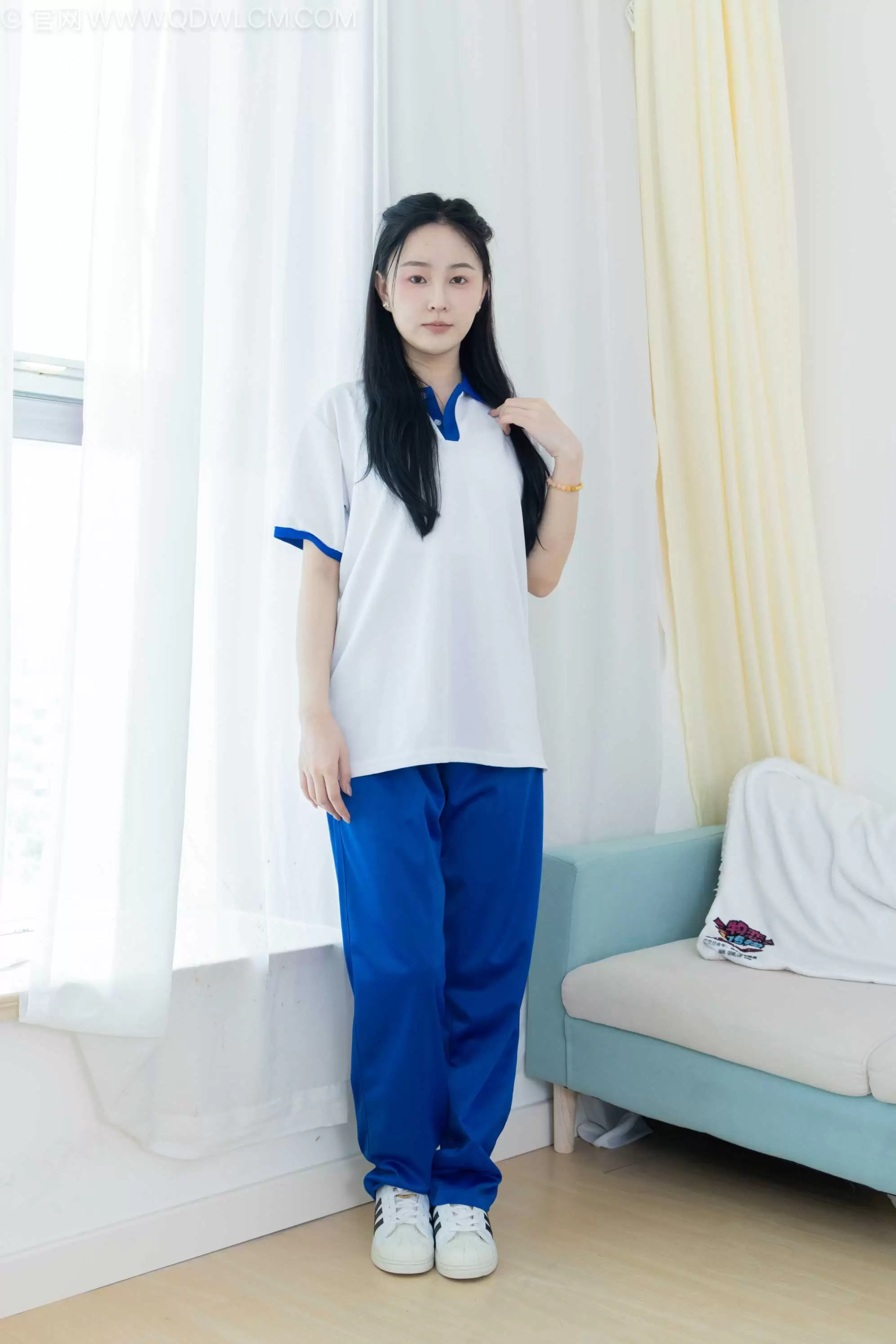 物恋传媒 NO.2241 美兔-板鞋、黑网袜、校服裤里丝[155P-1V-4.29G] - 秀人网免费无水印在线套图写真