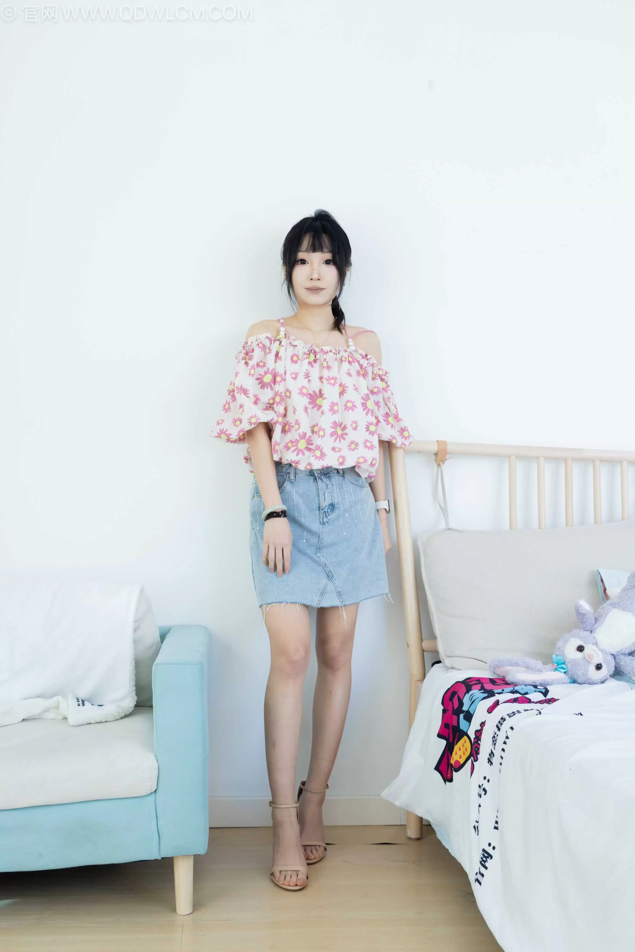 物恋传媒 NO.2240 嘟嘟-三双高跟鞋（脚尖微加固款）视频以超近景特写为主[155P-1V-6.29G] - 秀人网免费无水印在线套图写真