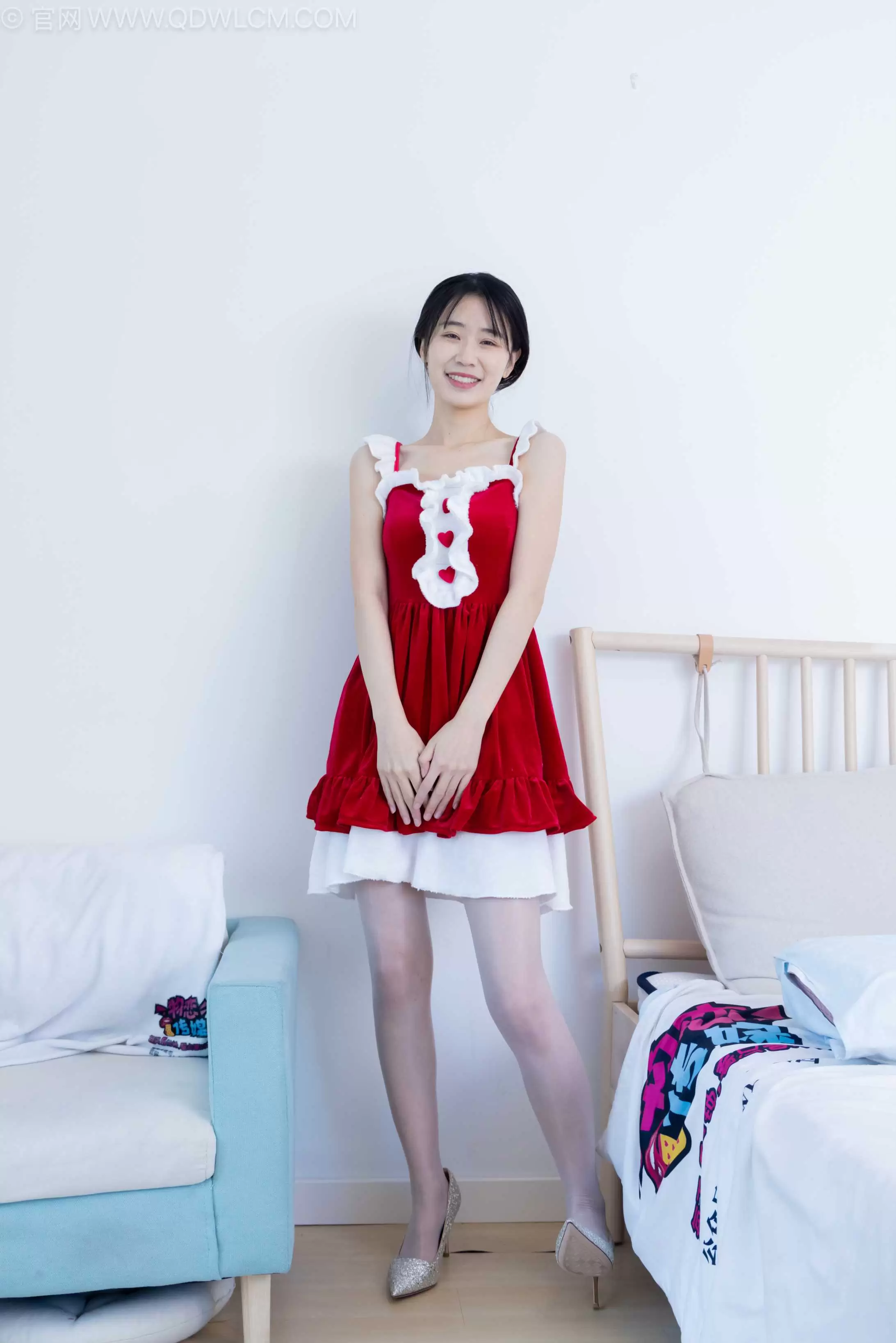 物恋传媒 NO.2237 菜菜-高跟鞋、油亮薄丝（脚尖透明款）、草莓和酸奶摆盘剧情[230P-1V-5.69G] - 秀人网免费无水印在线套图写真