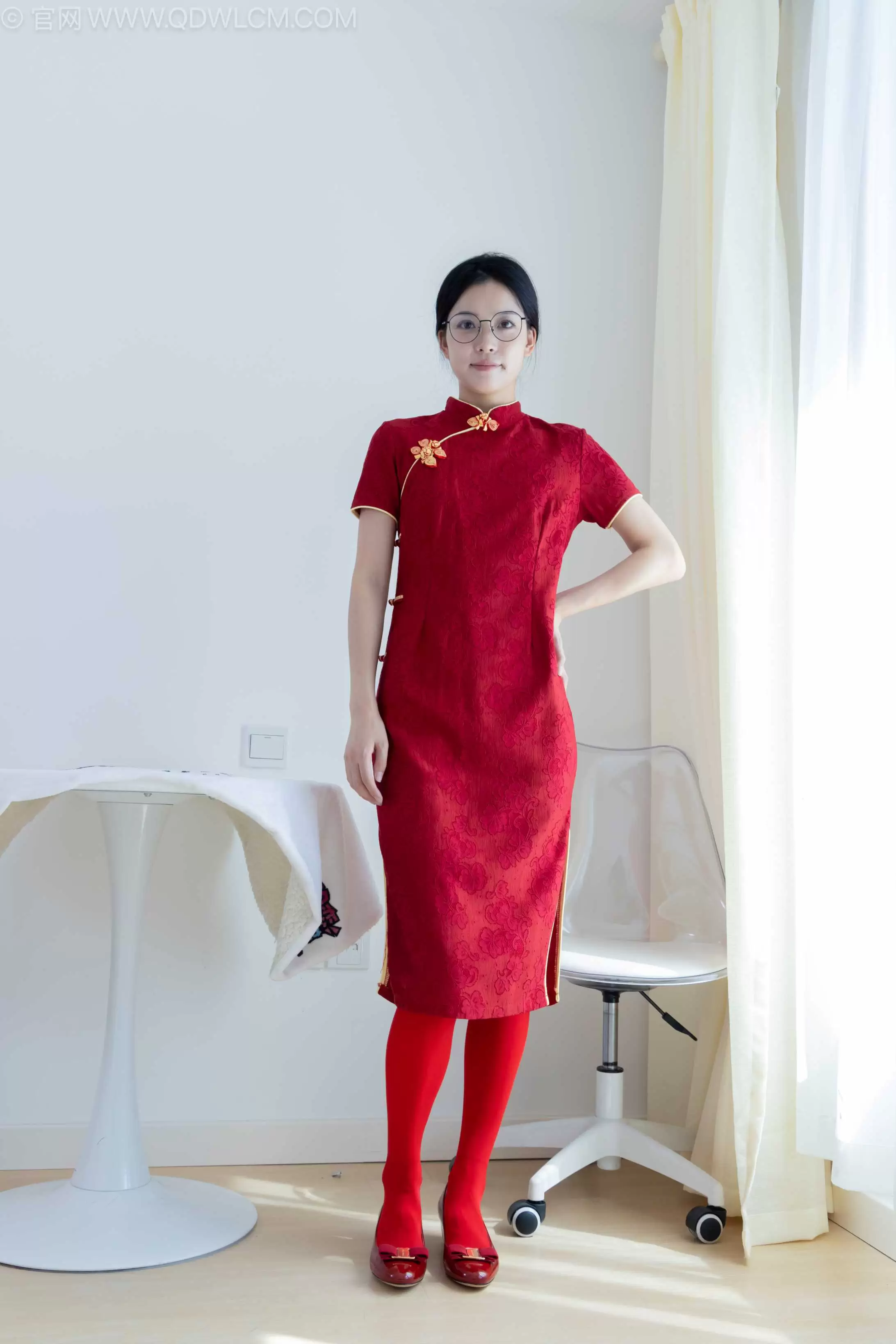 物恋传媒 NO.2236 茯苓-红色低跟鞋、厚款红色、皮筋绑脚老头乐挠脚剧情[161P-1V-4.06G] - 秀人网免费无水印在线套图写真