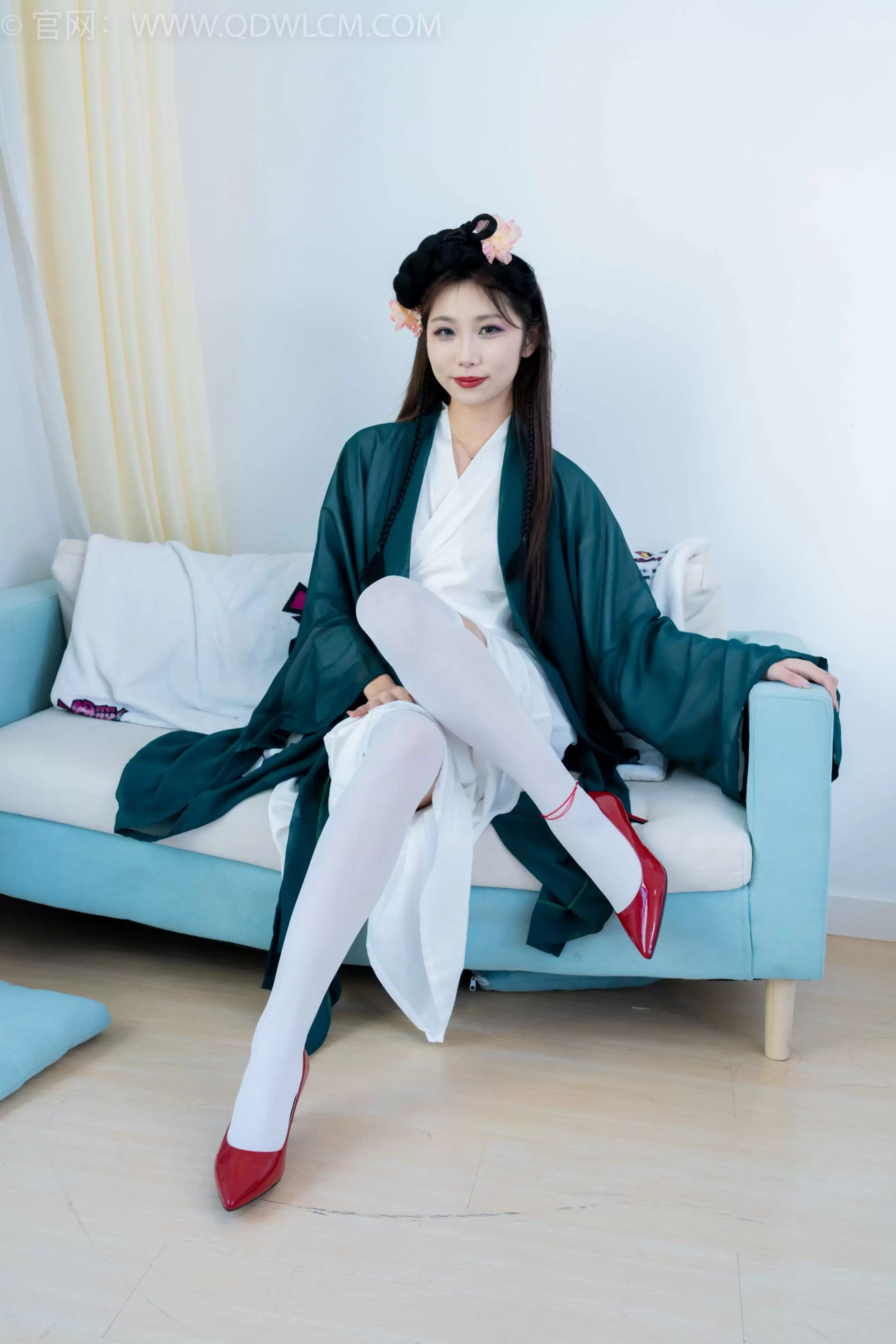 物恋传媒 NO.2212 泡泡-一滴泪[200P-1V-5.53G] - 秀人网免费无水印在线套图写真