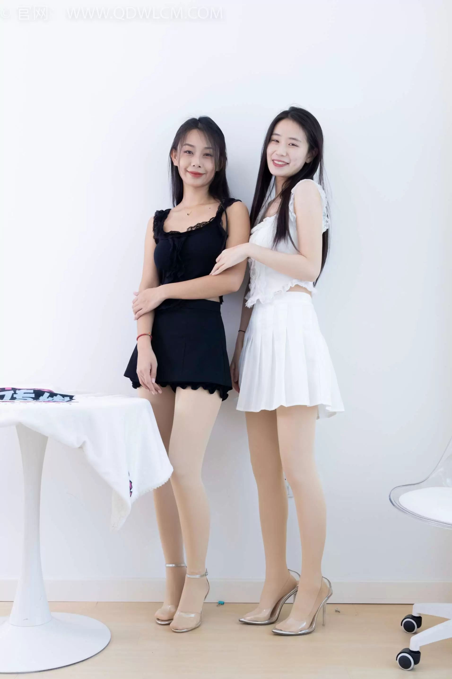 物恋传媒 NO.2210 菜菜&岚岚-要你的温柔[200P-1V-6.94G] - 秀人网免费无水印在线套图写真