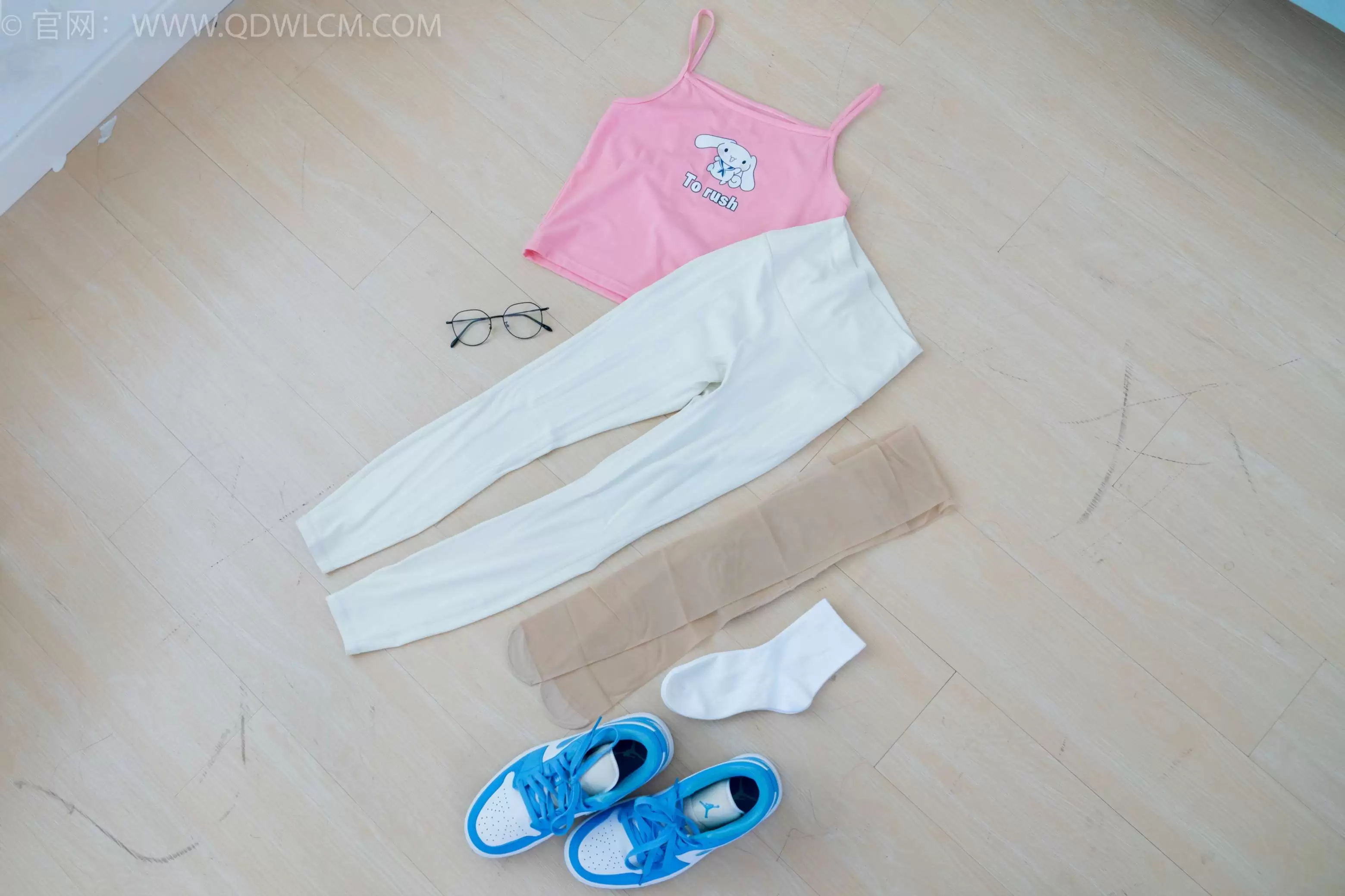 物恋传媒 NO.2206 茯苓-十二月的黄昏[160P-1V-4.98G] - 秀人网免费无水印在线套图写真