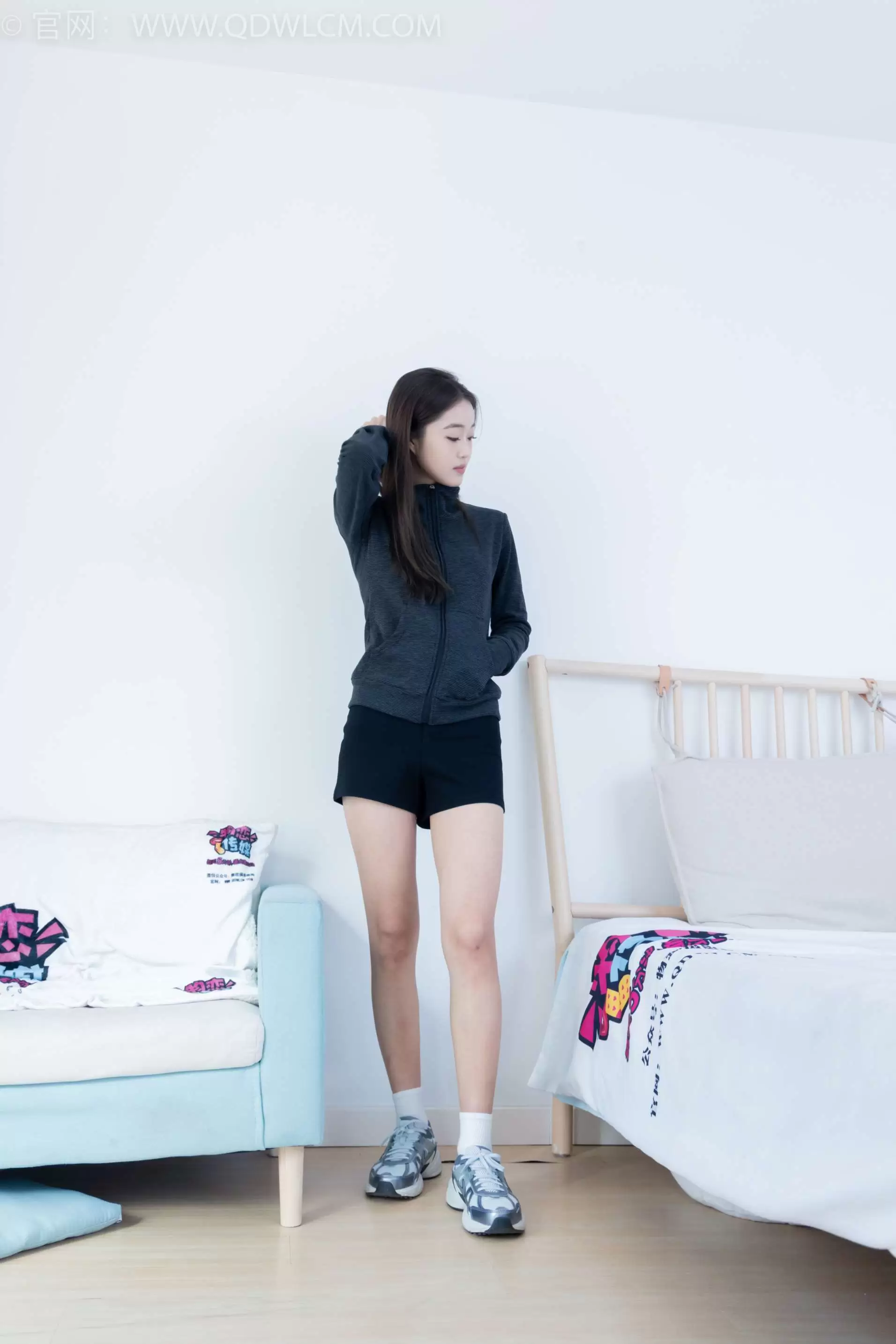 物恋传媒 NO.2194 泛泛-下个路口[150P-1V-3.4G] - 秀人网免费无水印在线套图写真