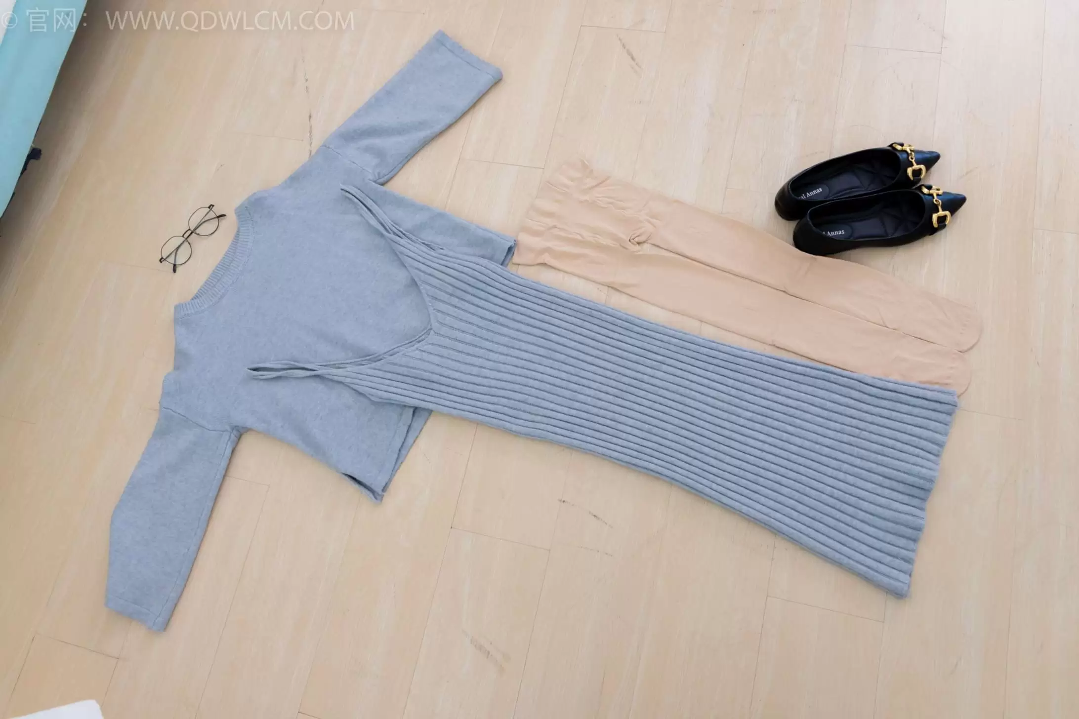 物恋传媒 NO.2193 泡泡-初冬的风[180P-1V-3.09G] - 秀人网免费无水印在线套图写真