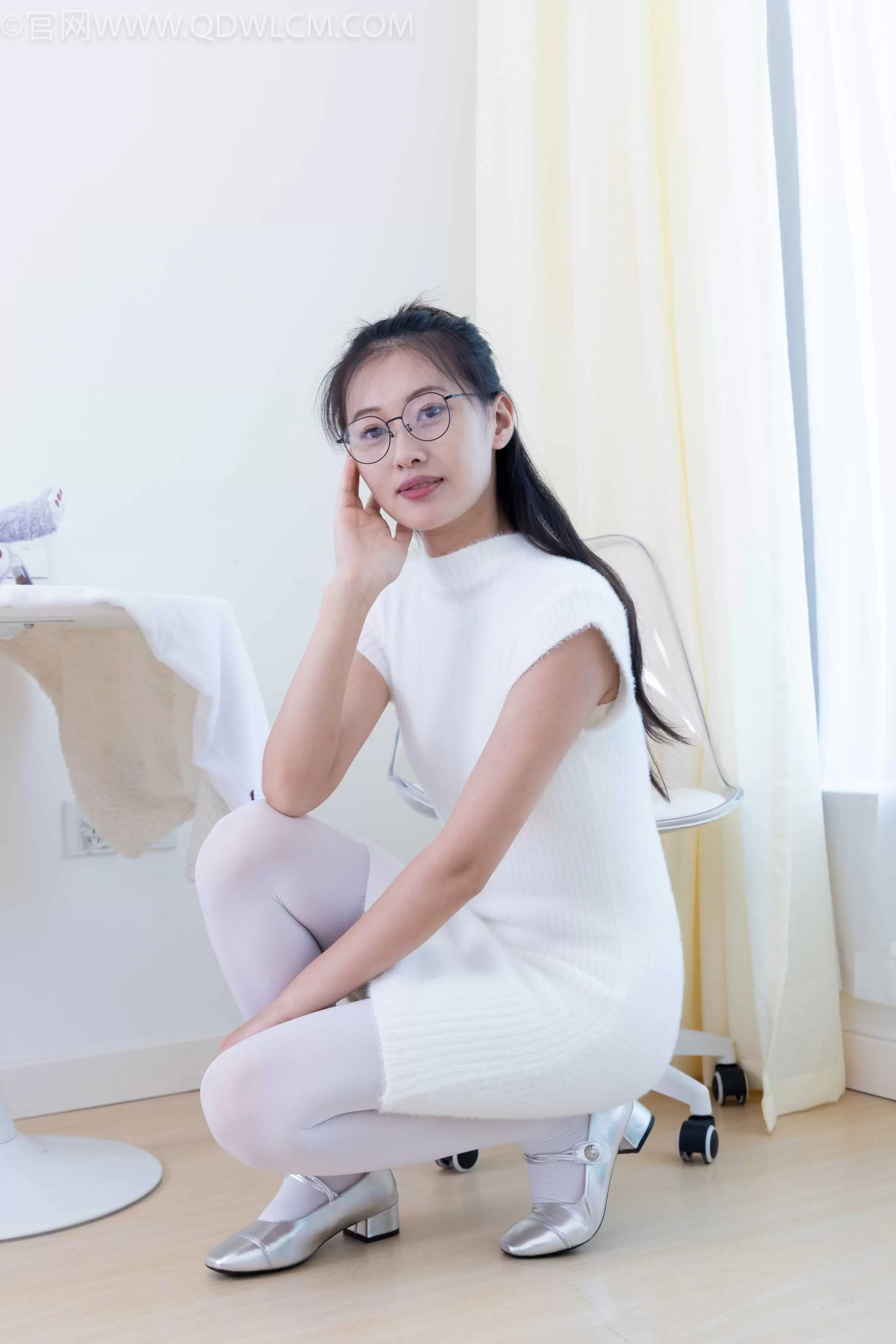 物恋传媒 NO.2144 小优-风吹叶落 [156P1V-4.49GB] - 秀人网免费无水印在线套图写真